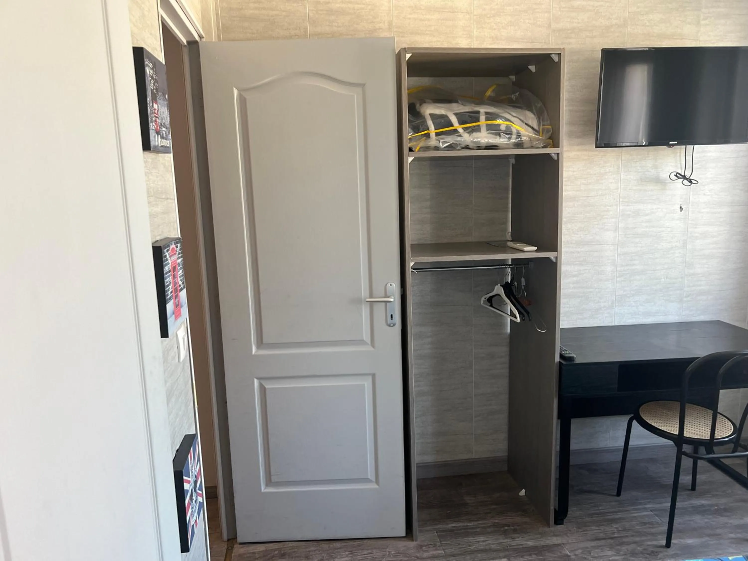 storage in Hôtel des 2 Gares