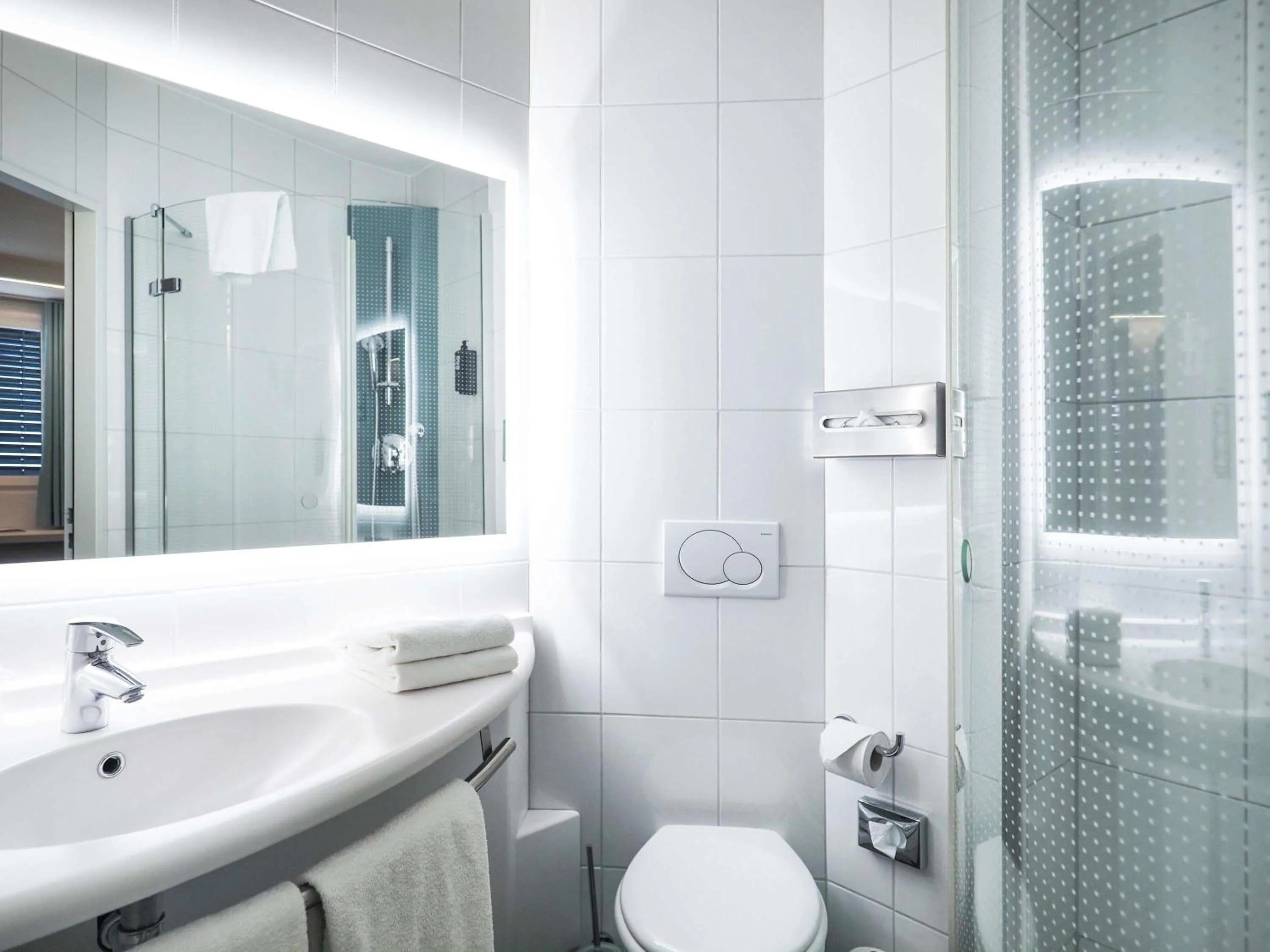 Bedroom in ibis Locarno