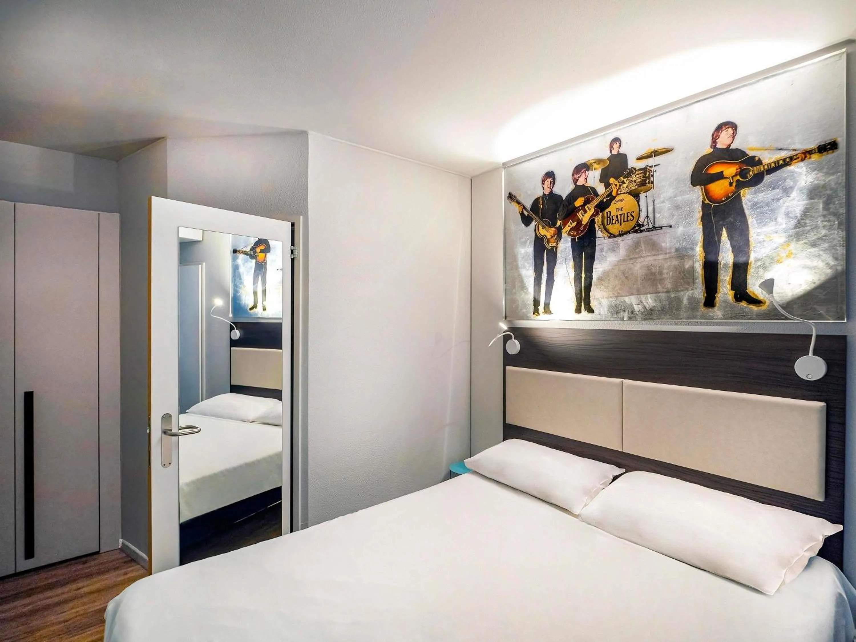 Bedroom, Bed in ibis Locarno