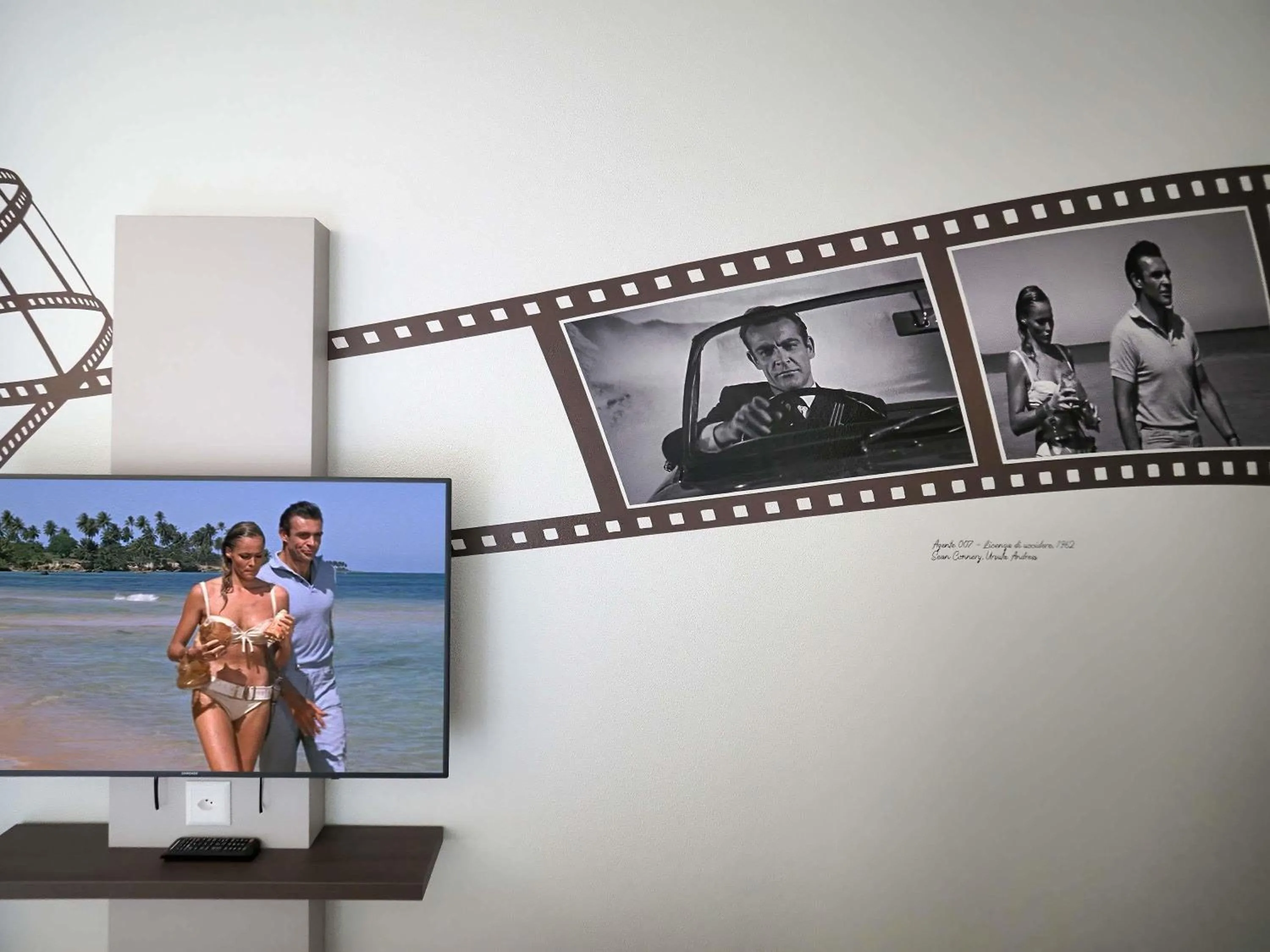 Bedroom in ibis Locarno