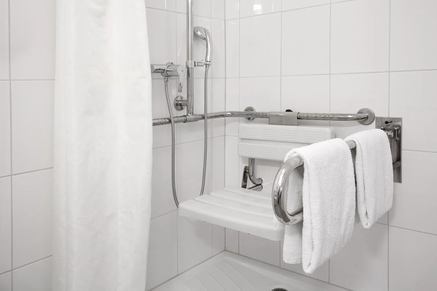 Facility for disabled guests in ibis Locarno