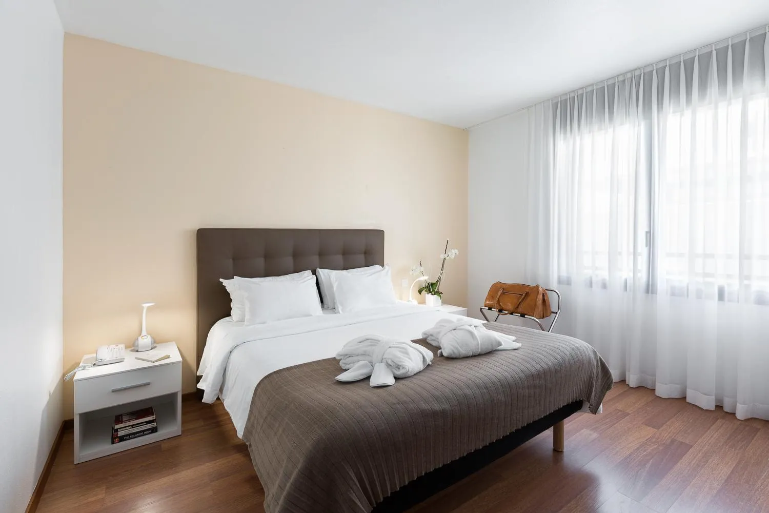 Bedroom, Bed in ibis Locarno