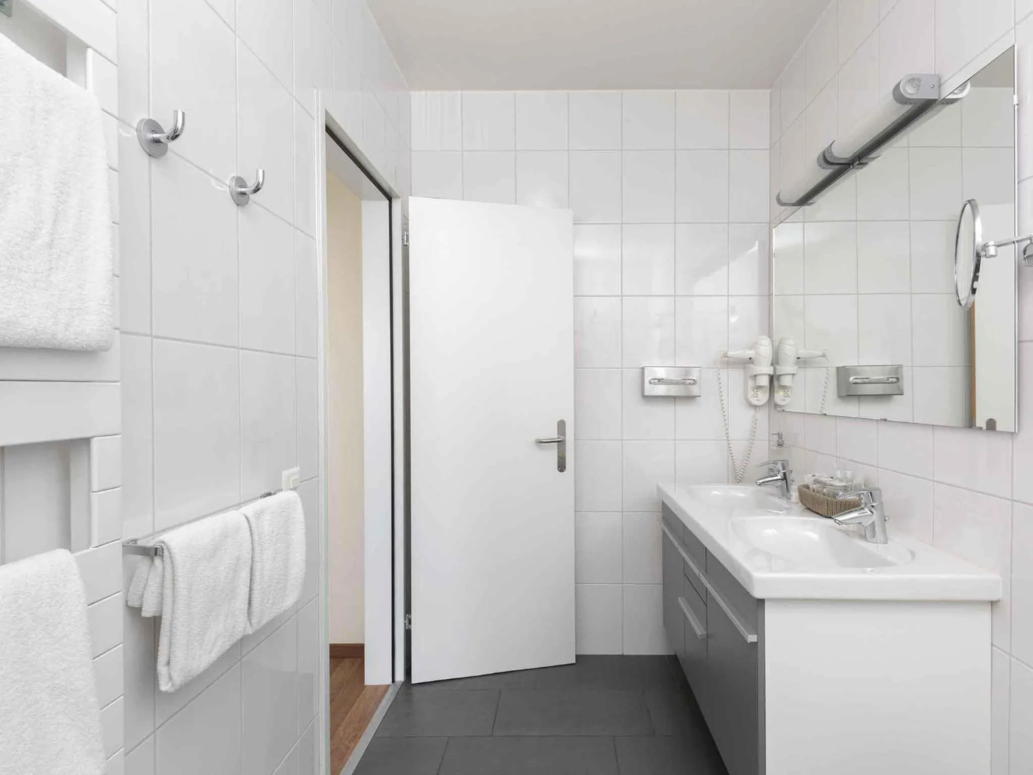 Bedroom in ibis Locarno