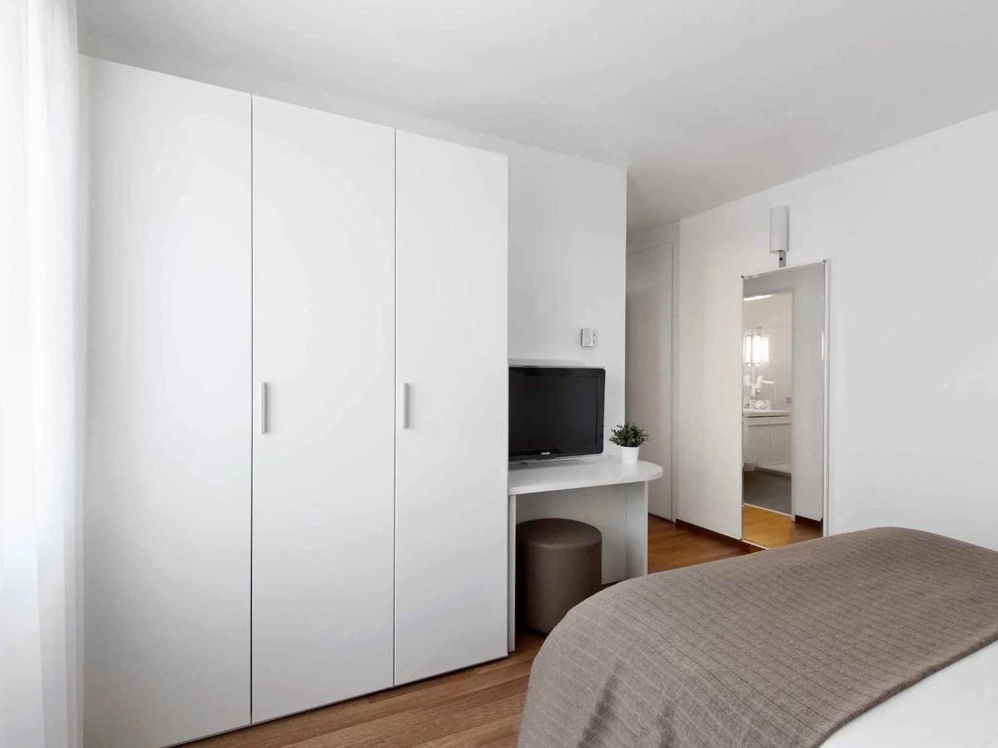 Bedroom, Bed in ibis Locarno