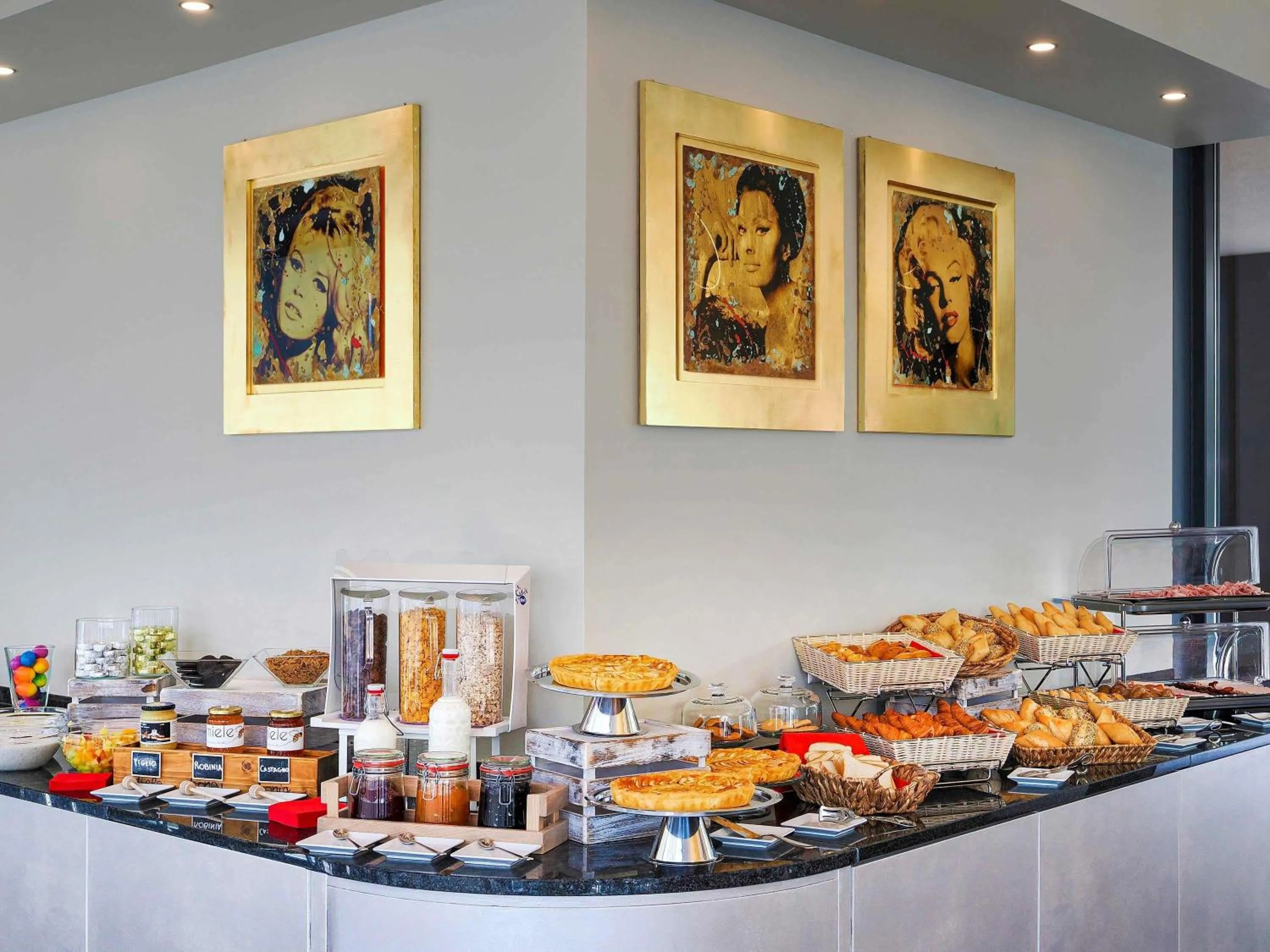 Breakfast in ibis Locarno