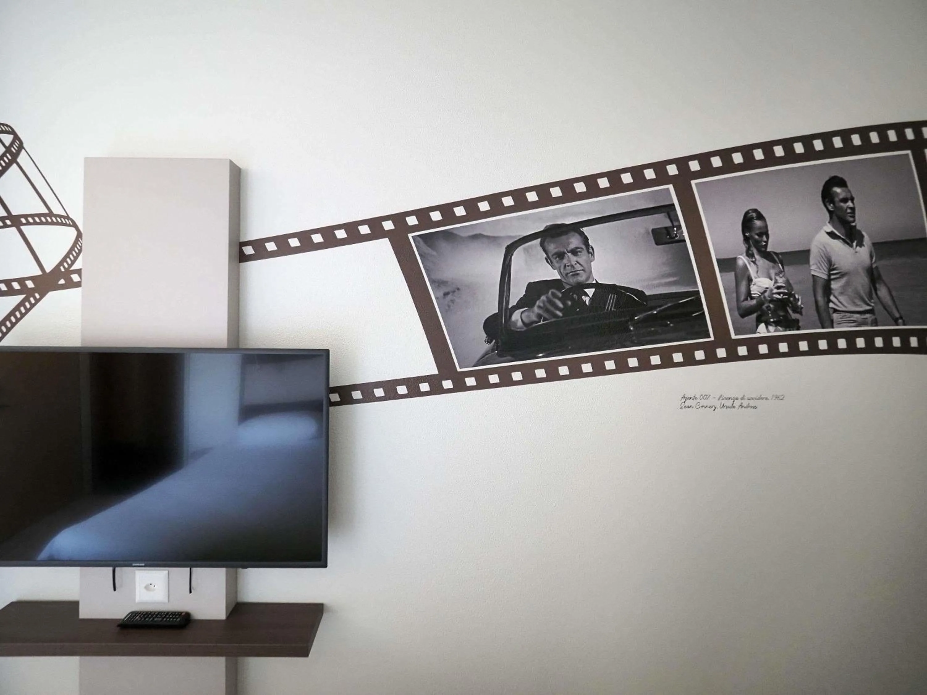 Bedroom in ibis Locarno