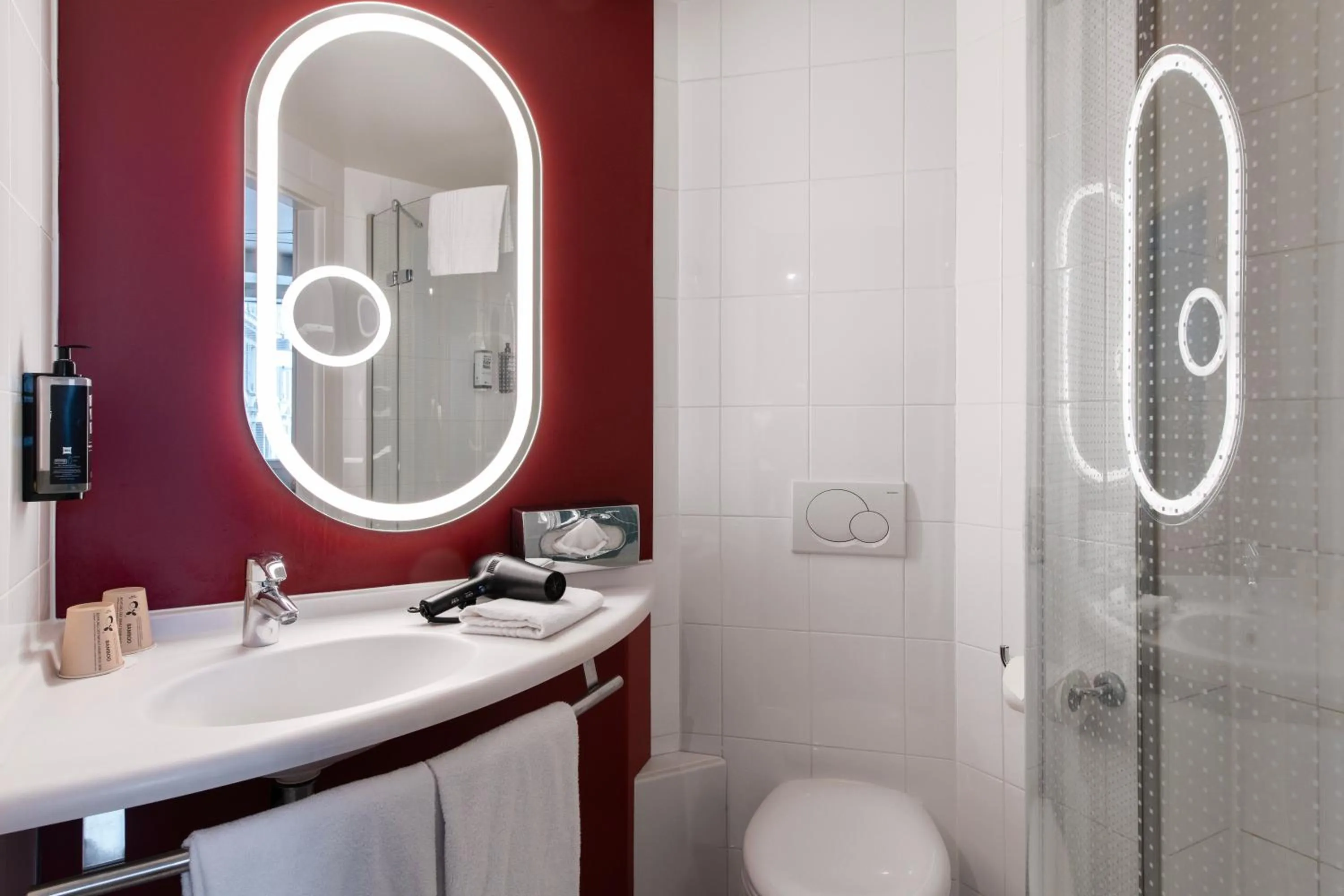 Bathroom in ibis Lausanne Centre