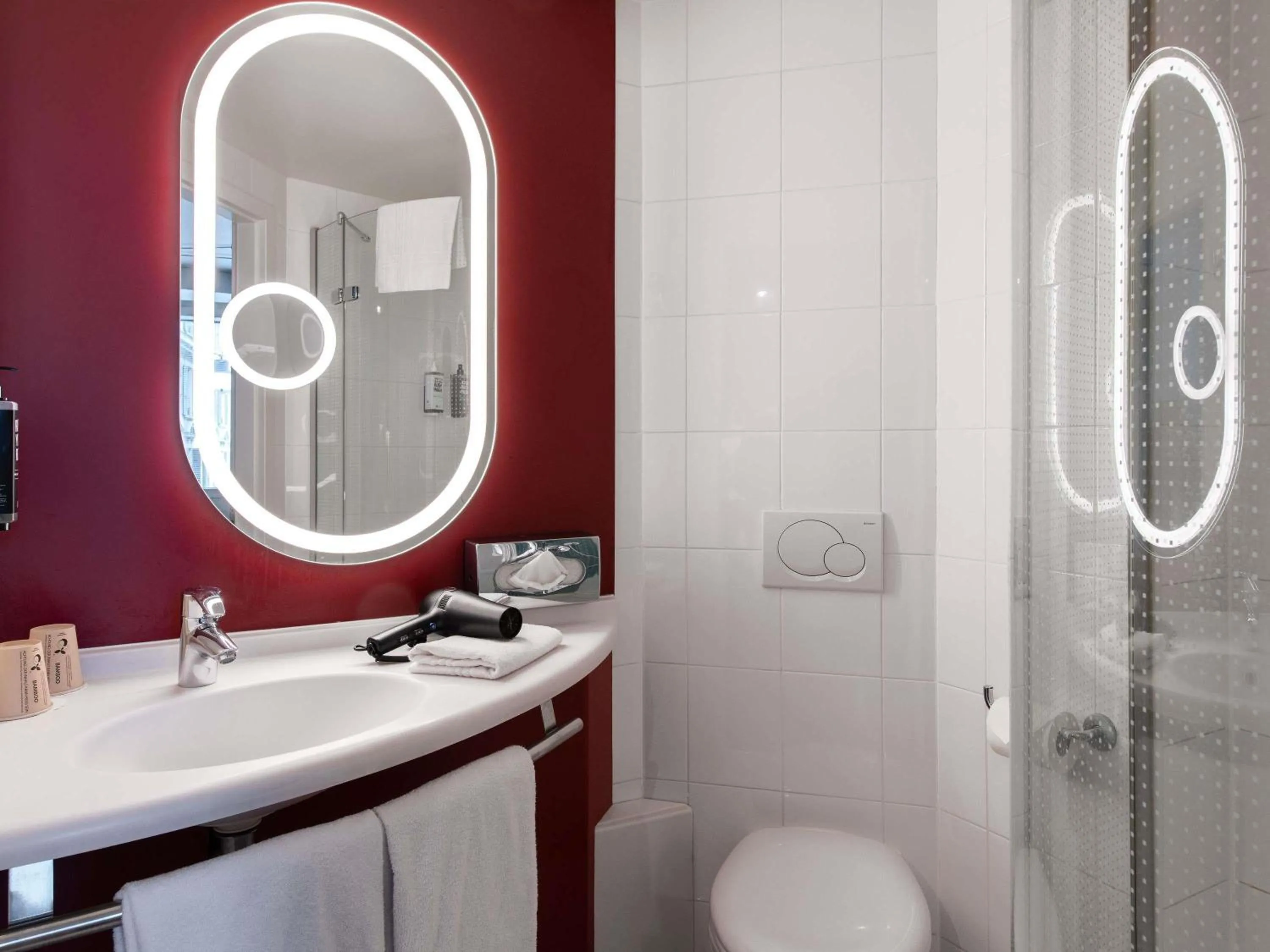 Bedroom in ibis Lausanne Centre