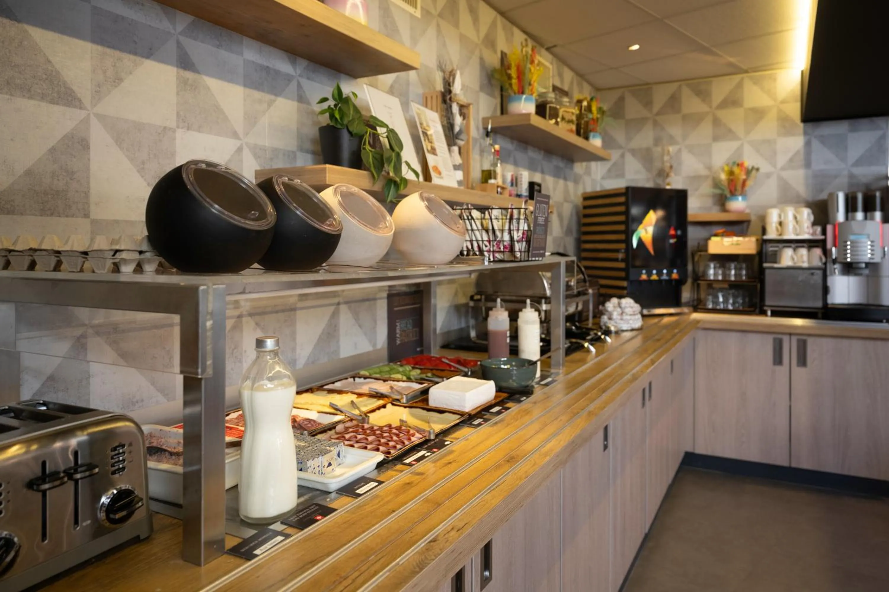 Breakfast in ibis Lausanne Centre