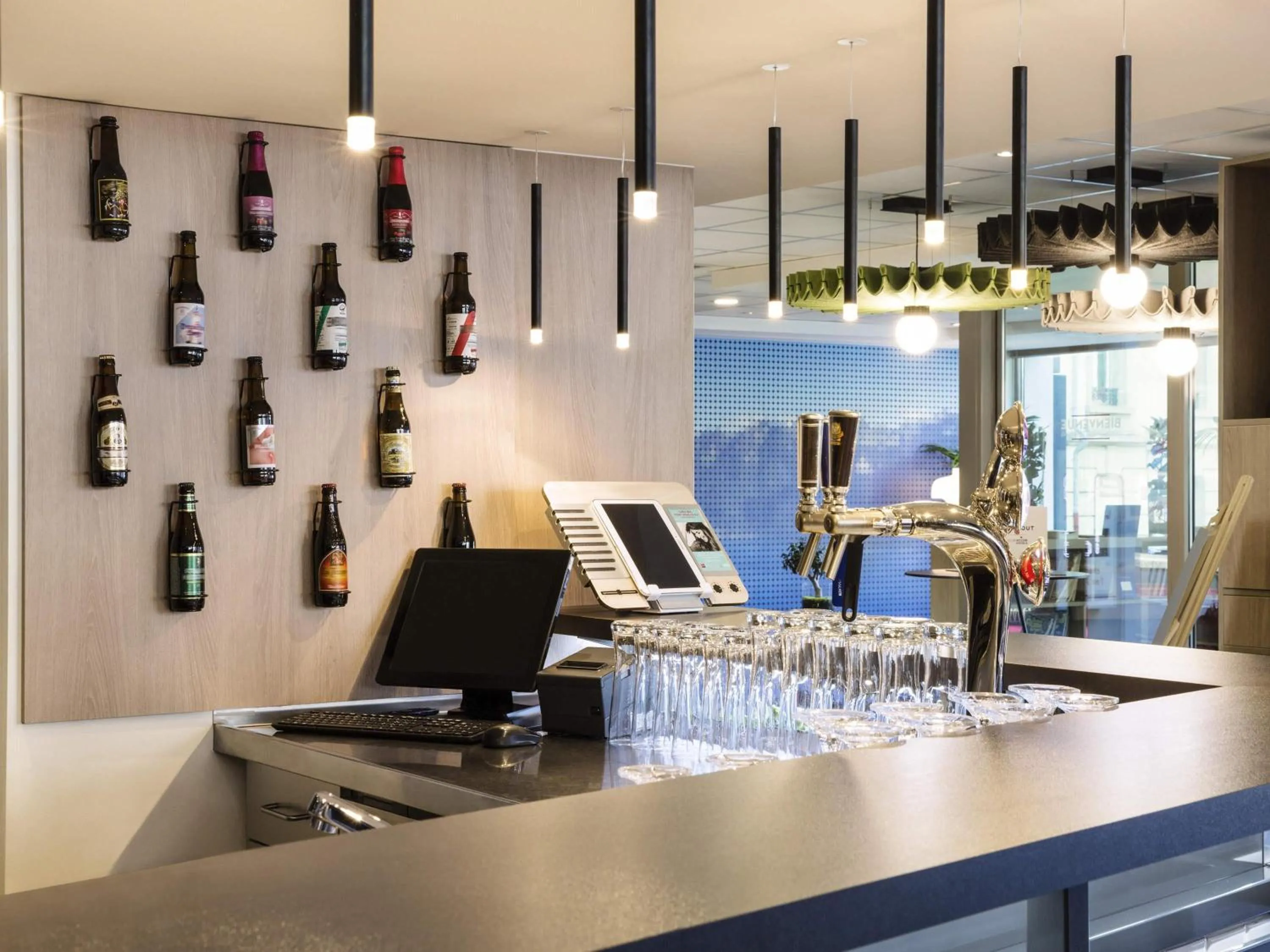 Lounge or bar in ibis Lausanne Centre