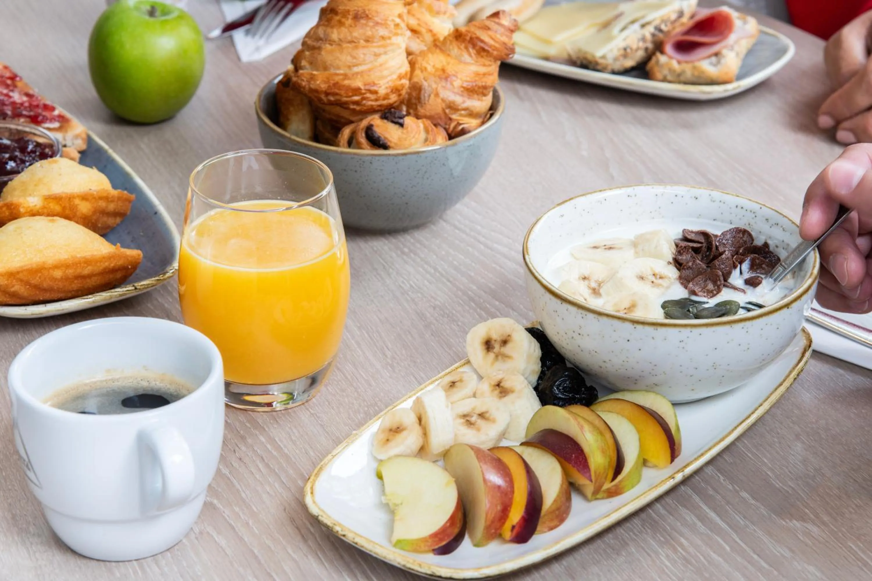 Breakfast in ibis Lausanne Centre