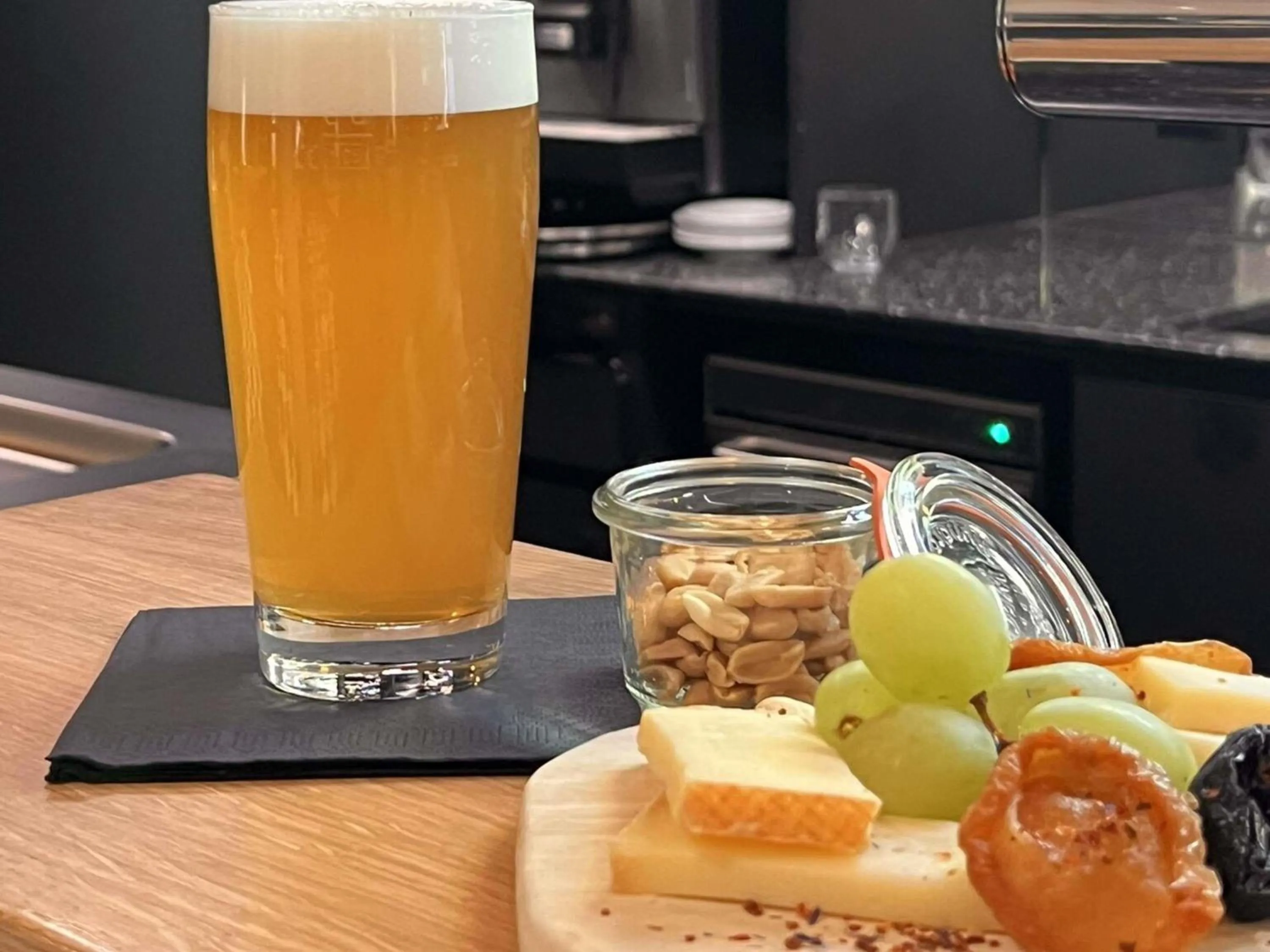 Lounge or bar in ibis Fribourg