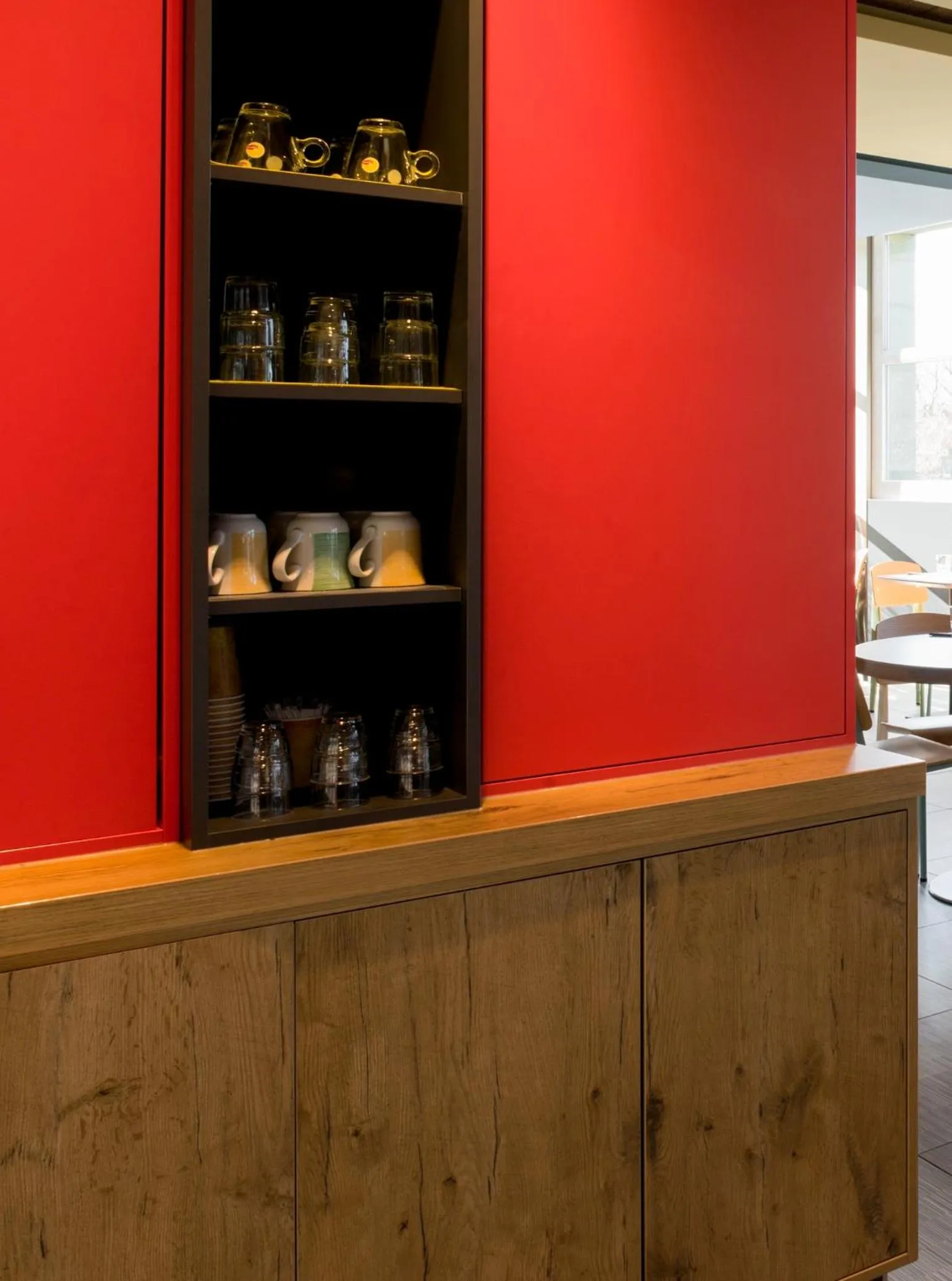 Restaurant/places to eat in ibis Genève Aéroport