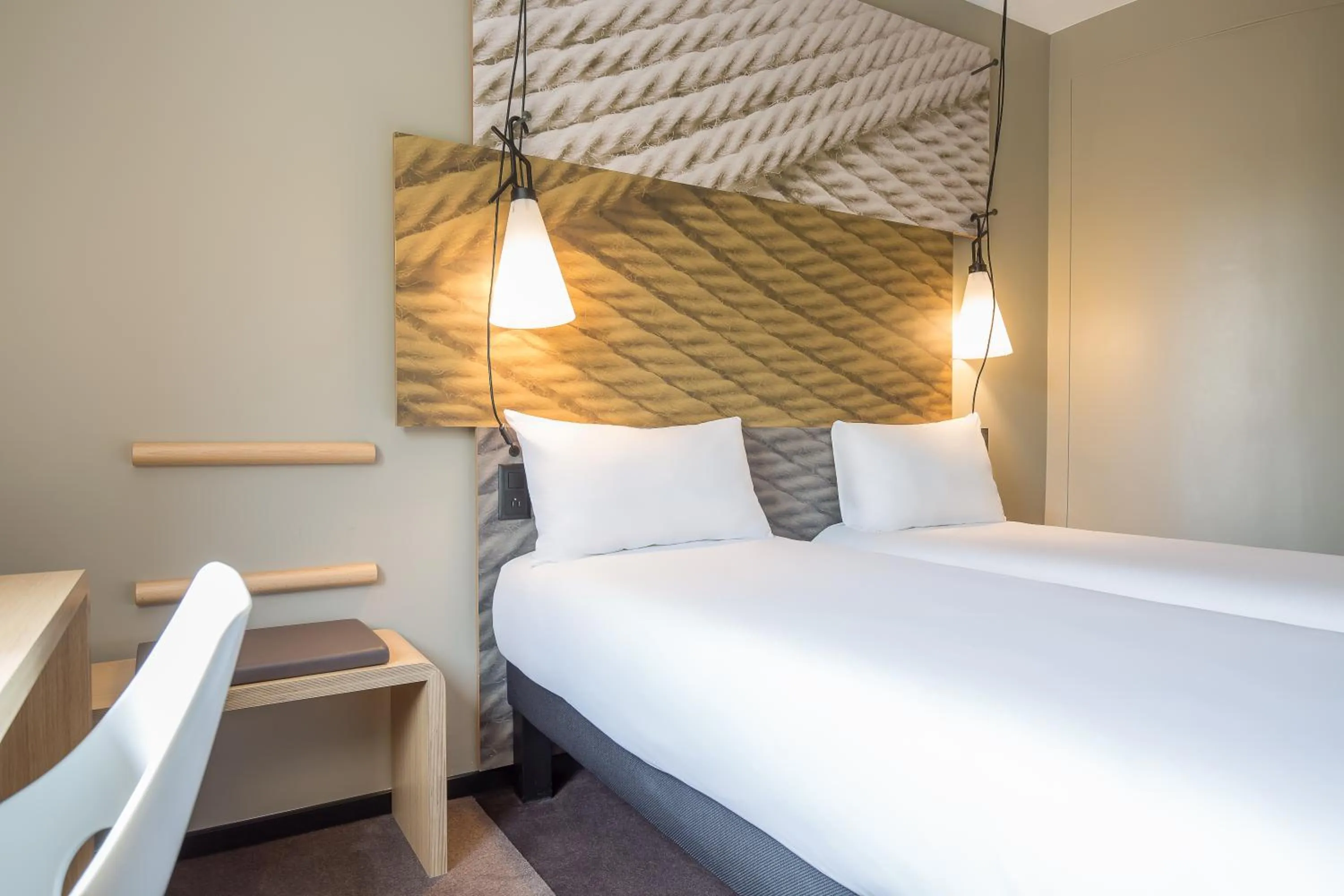 Bed in ibis Genève Aéroport