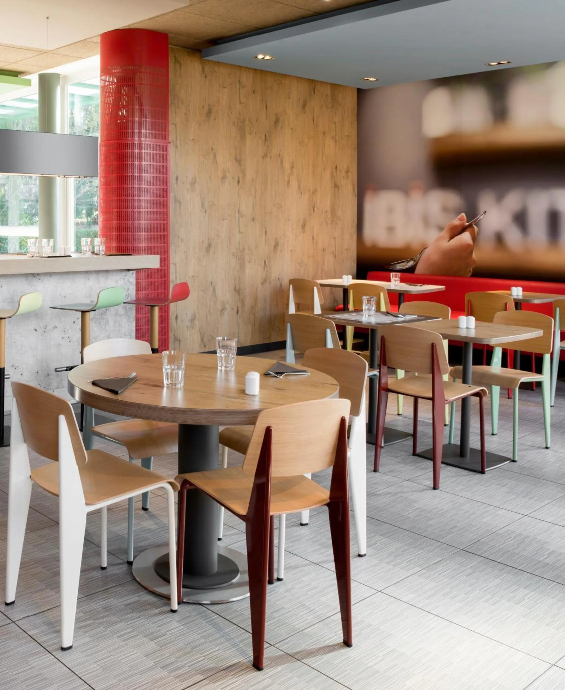 Lounge or bar in ibis Genève Aéroport