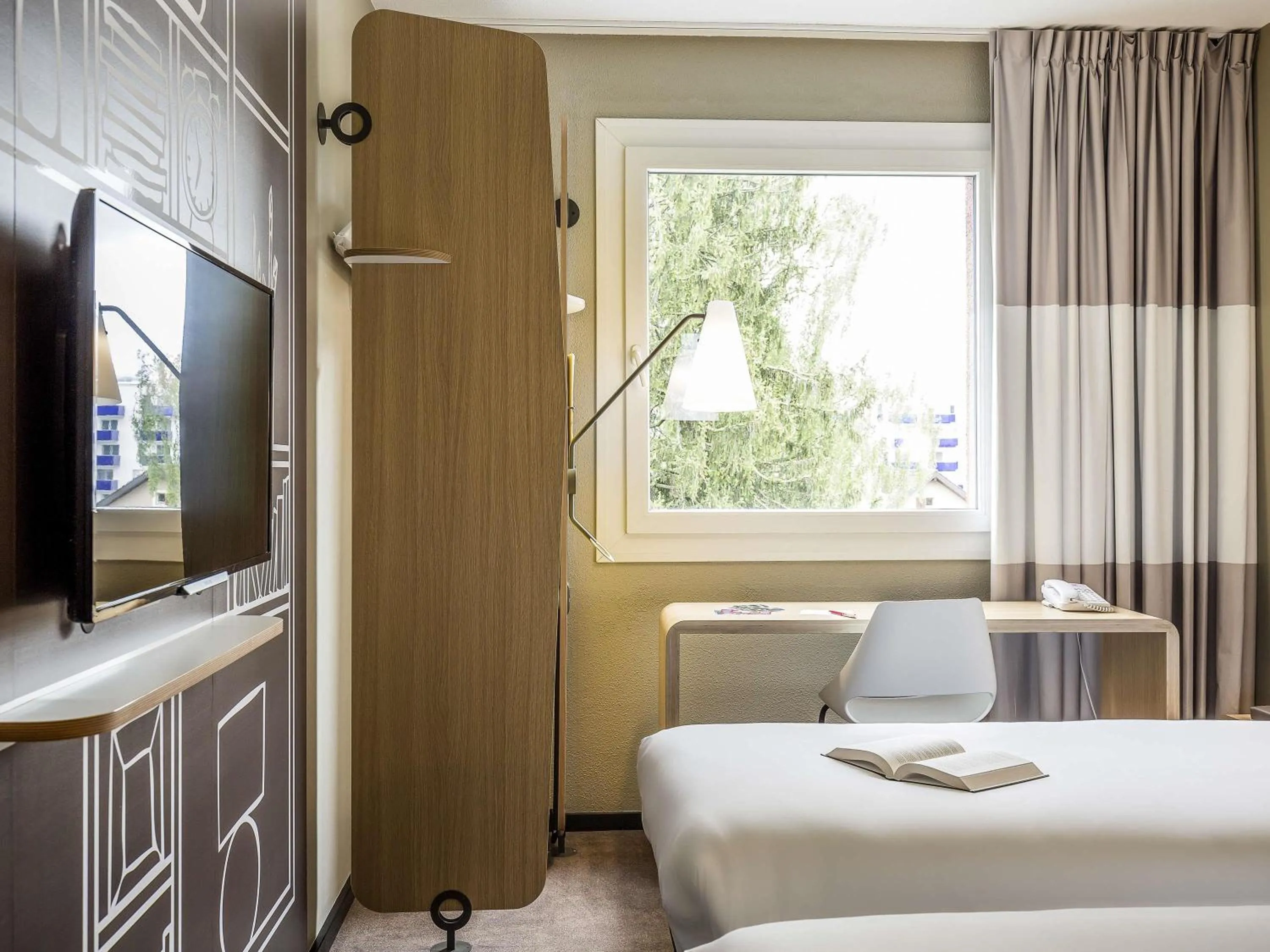 Bedroom, Bed in ibis Genève Aéroport