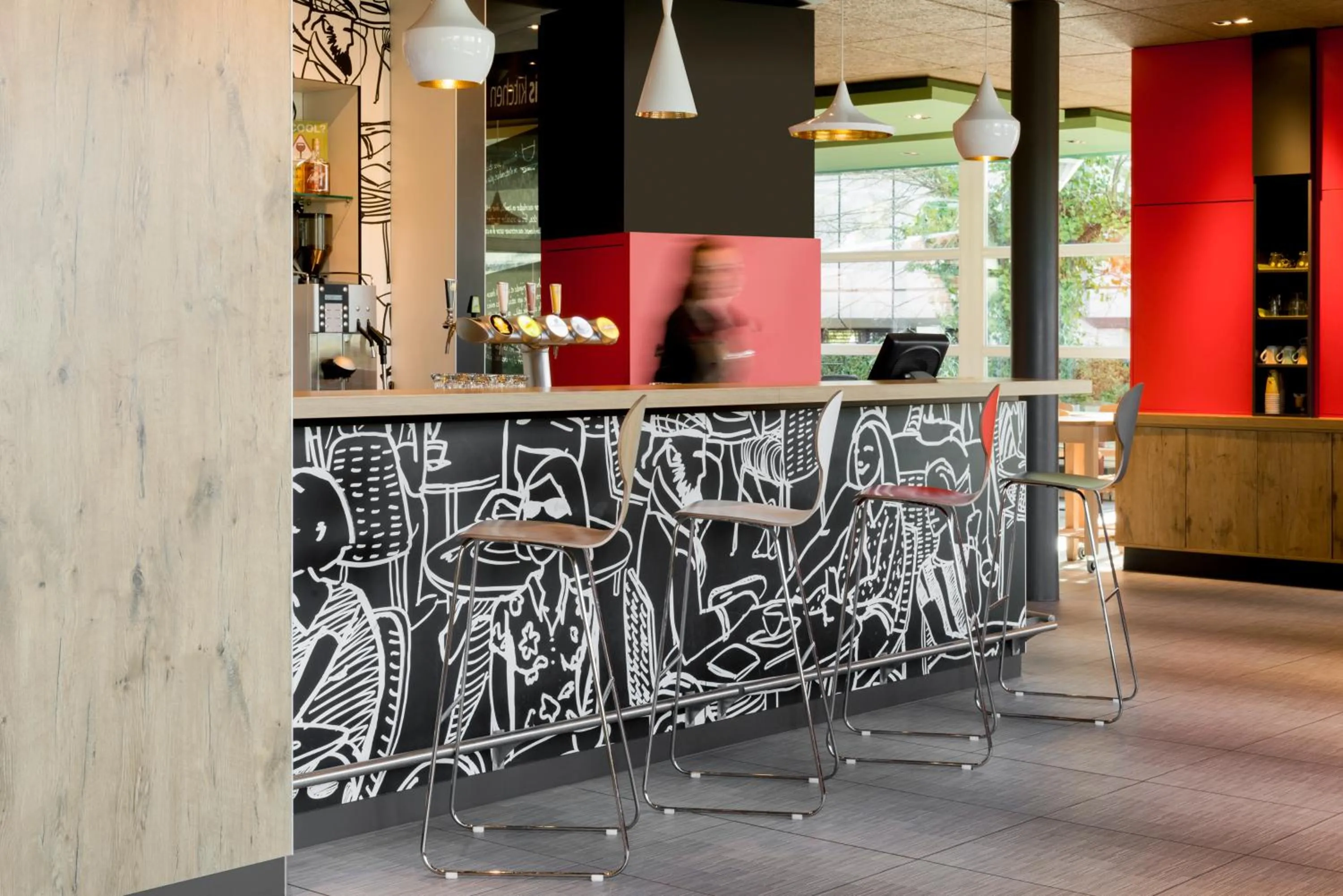 Staff in ibis Genève Aéroport