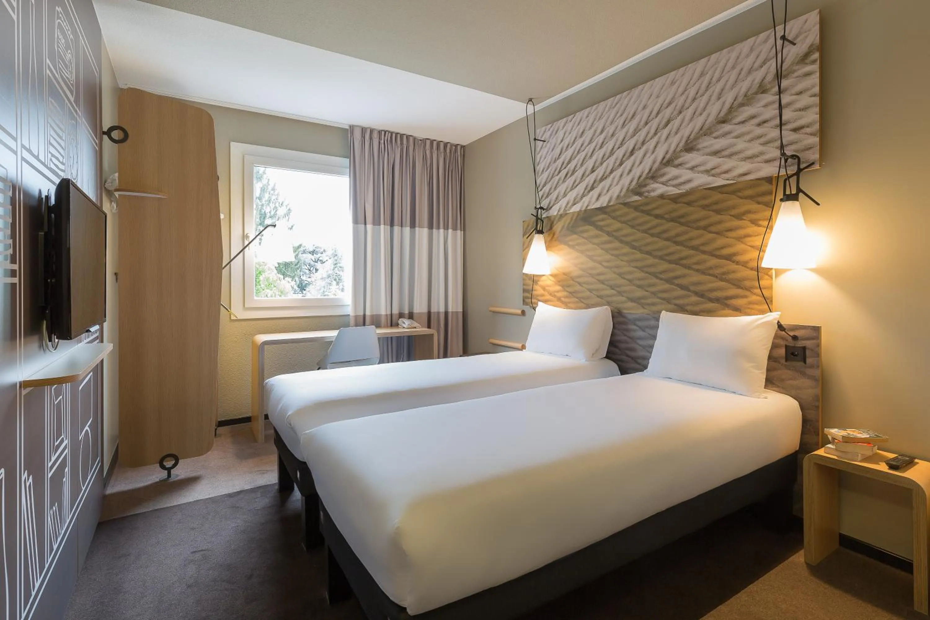 Bed in ibis Genève Aéroport