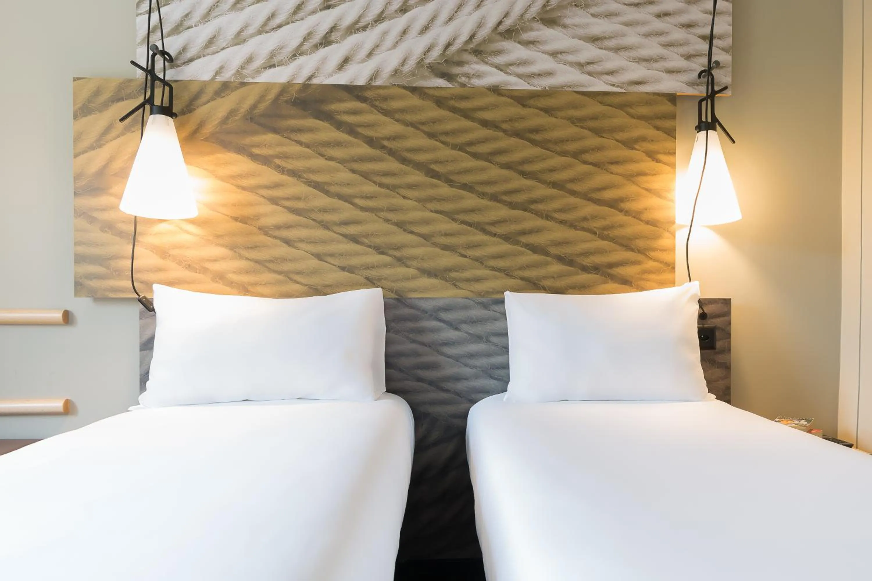 Bed in ibis Genève Aéroport