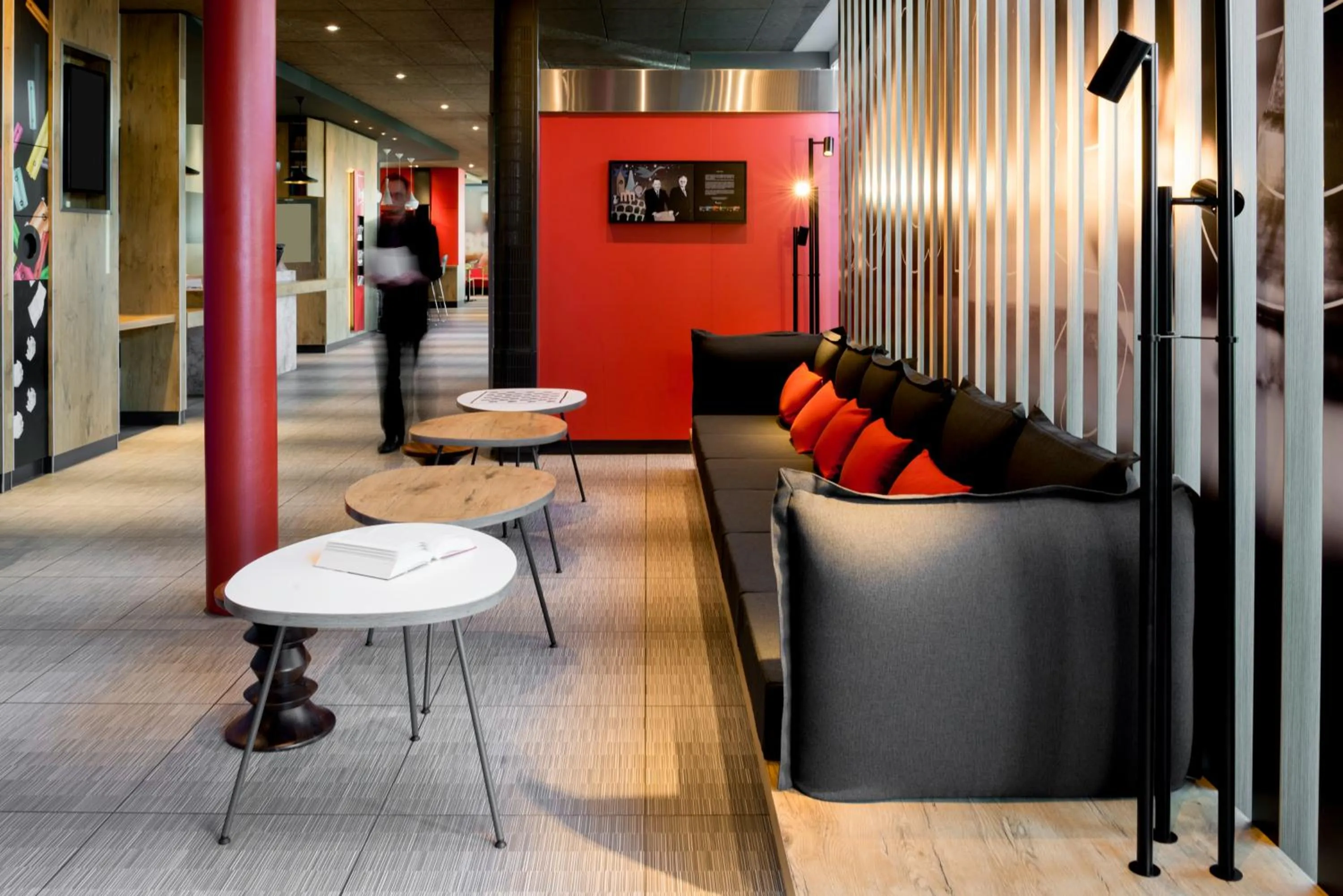 Communal lounge/ TV room in ibis Genève Aéroport