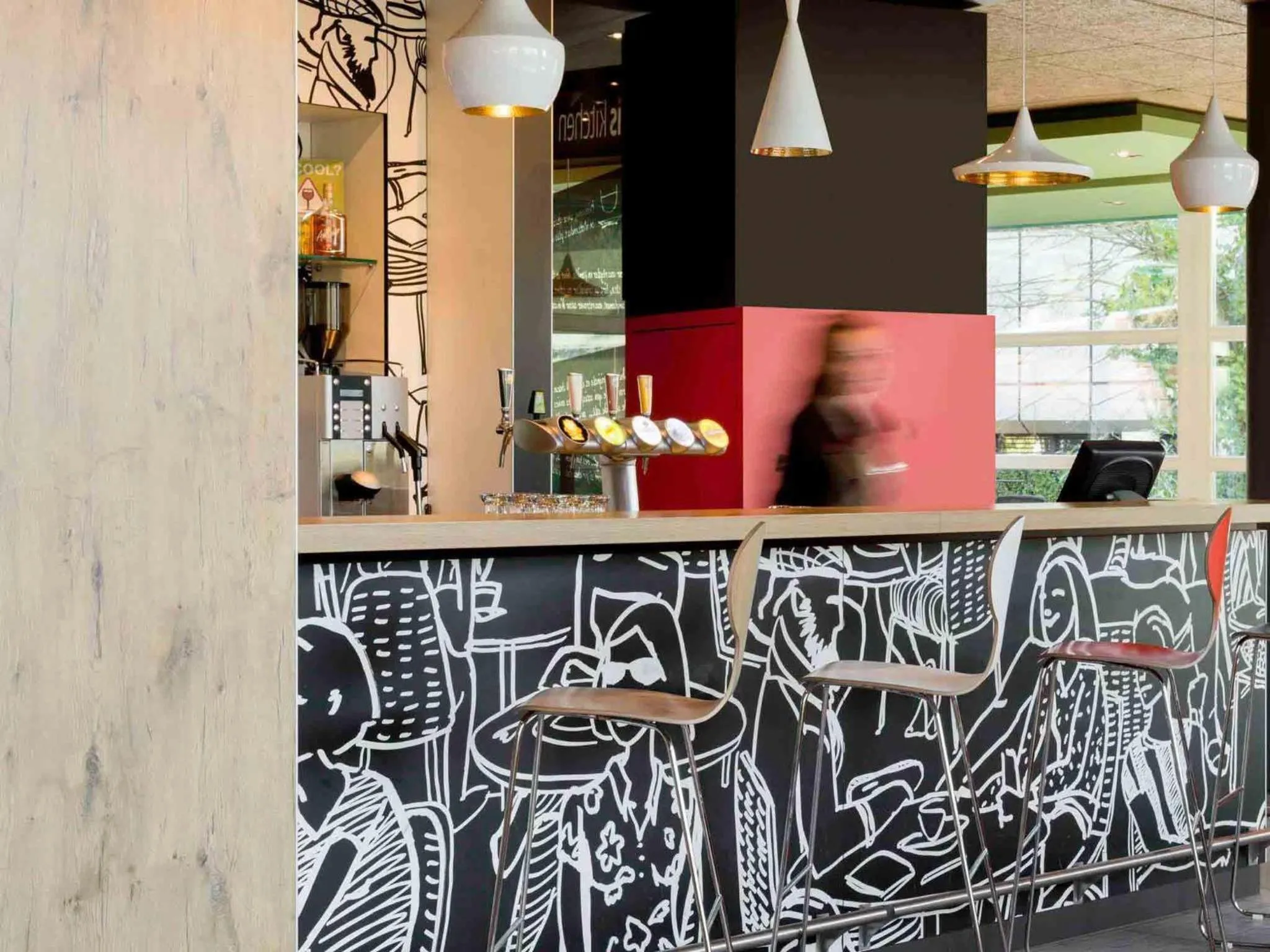 Lounge or bar in ibis Genève Aéroport