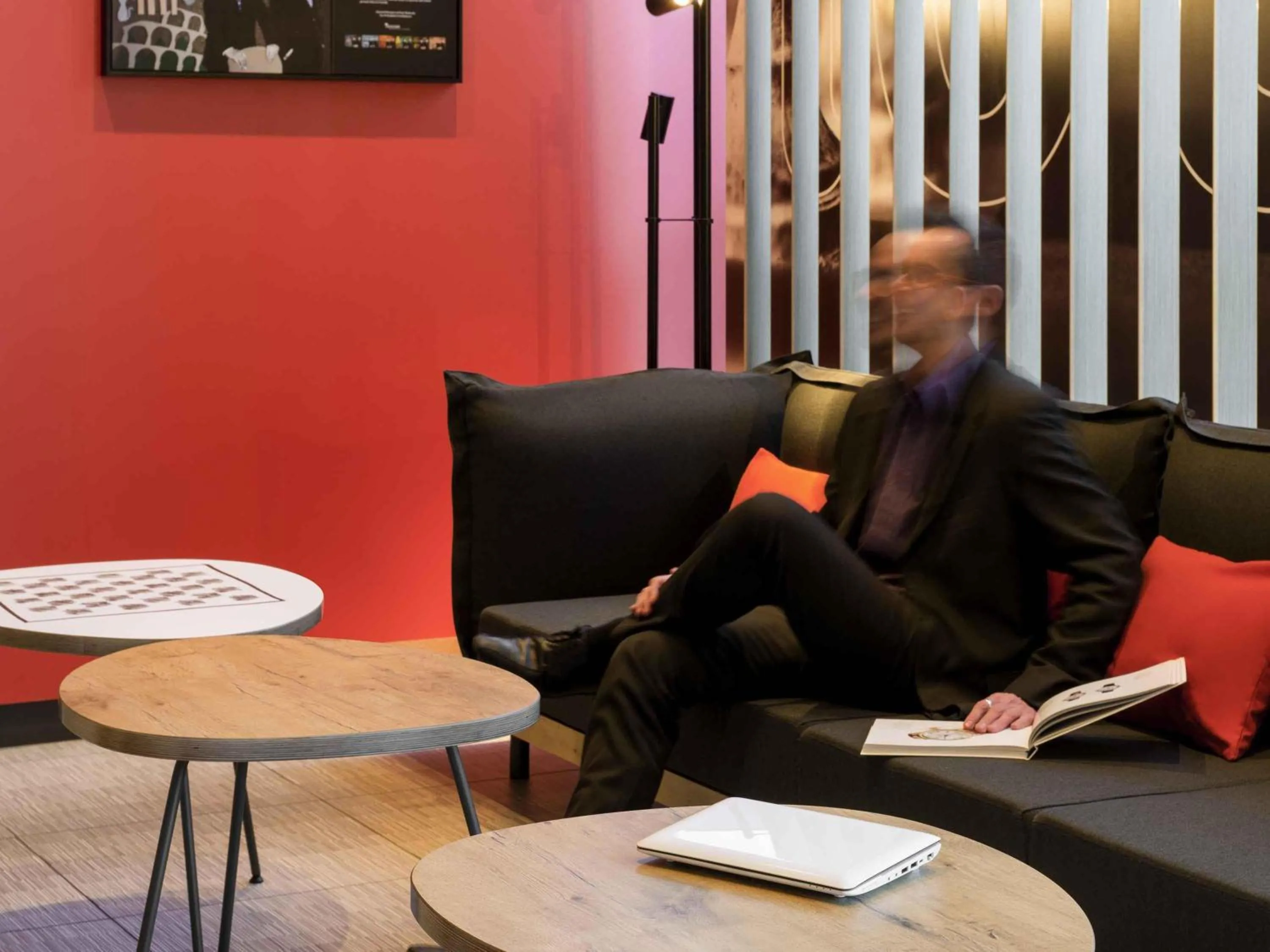 Lounge or bar in ibis Genève Aéroport