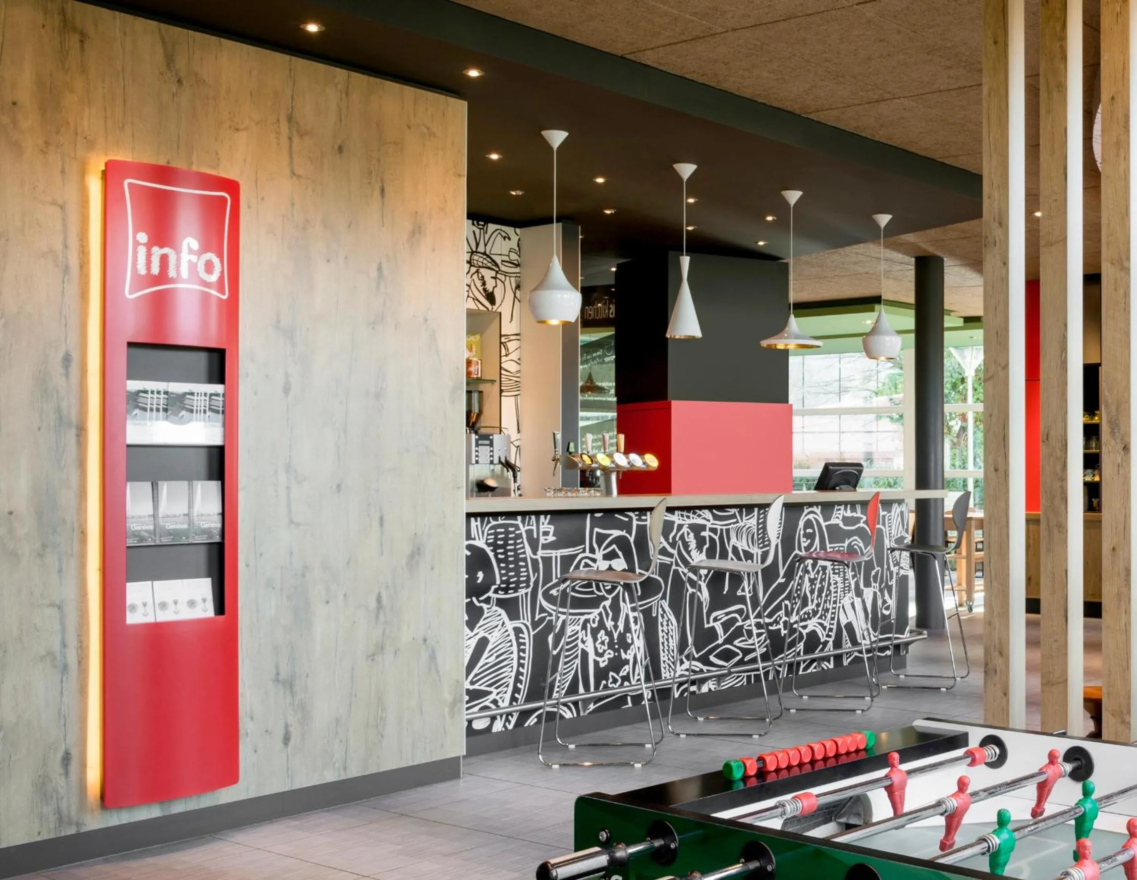 Lounge or bar in ibis Genève Aéroport