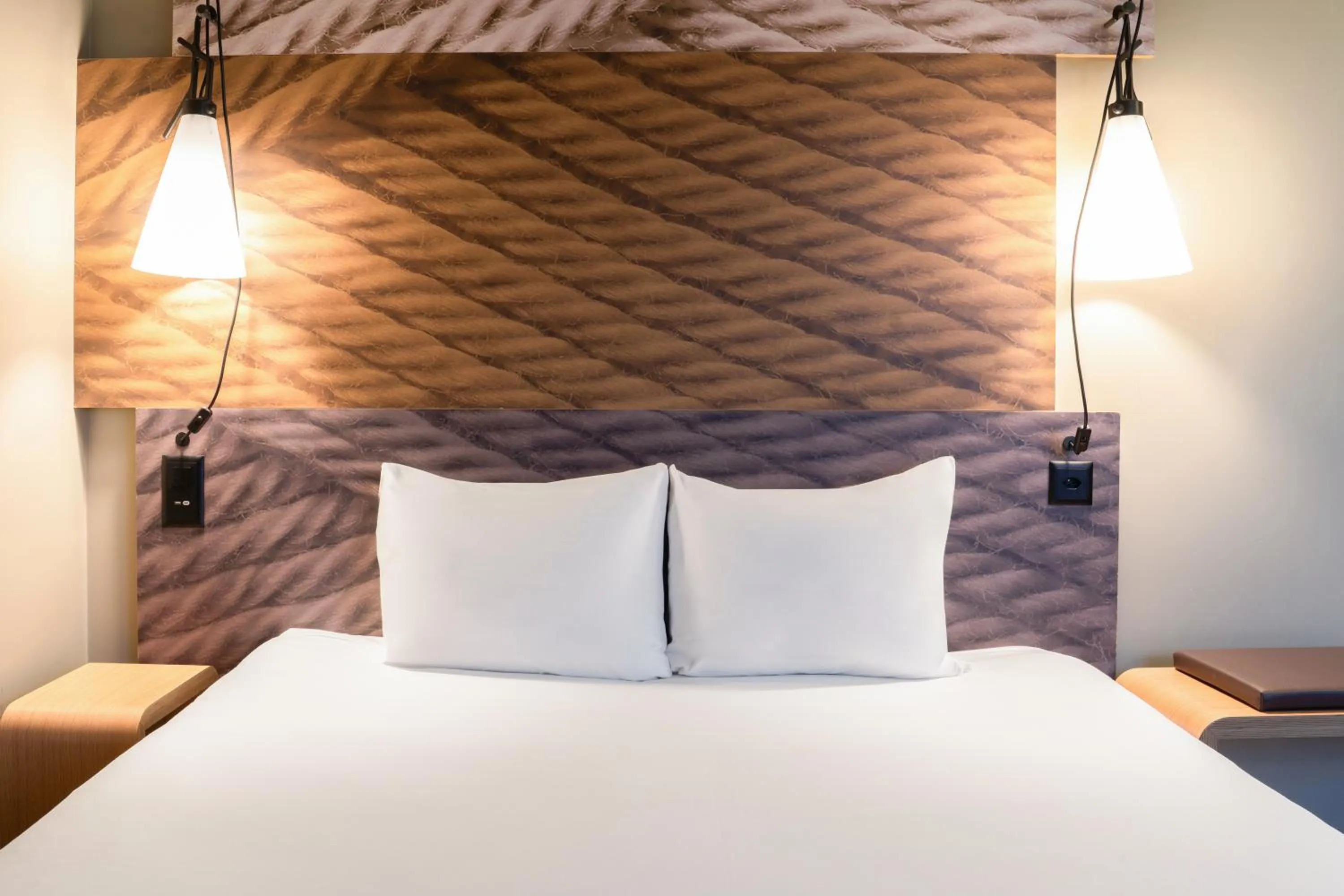 Bed in ibis Genève Aéroport