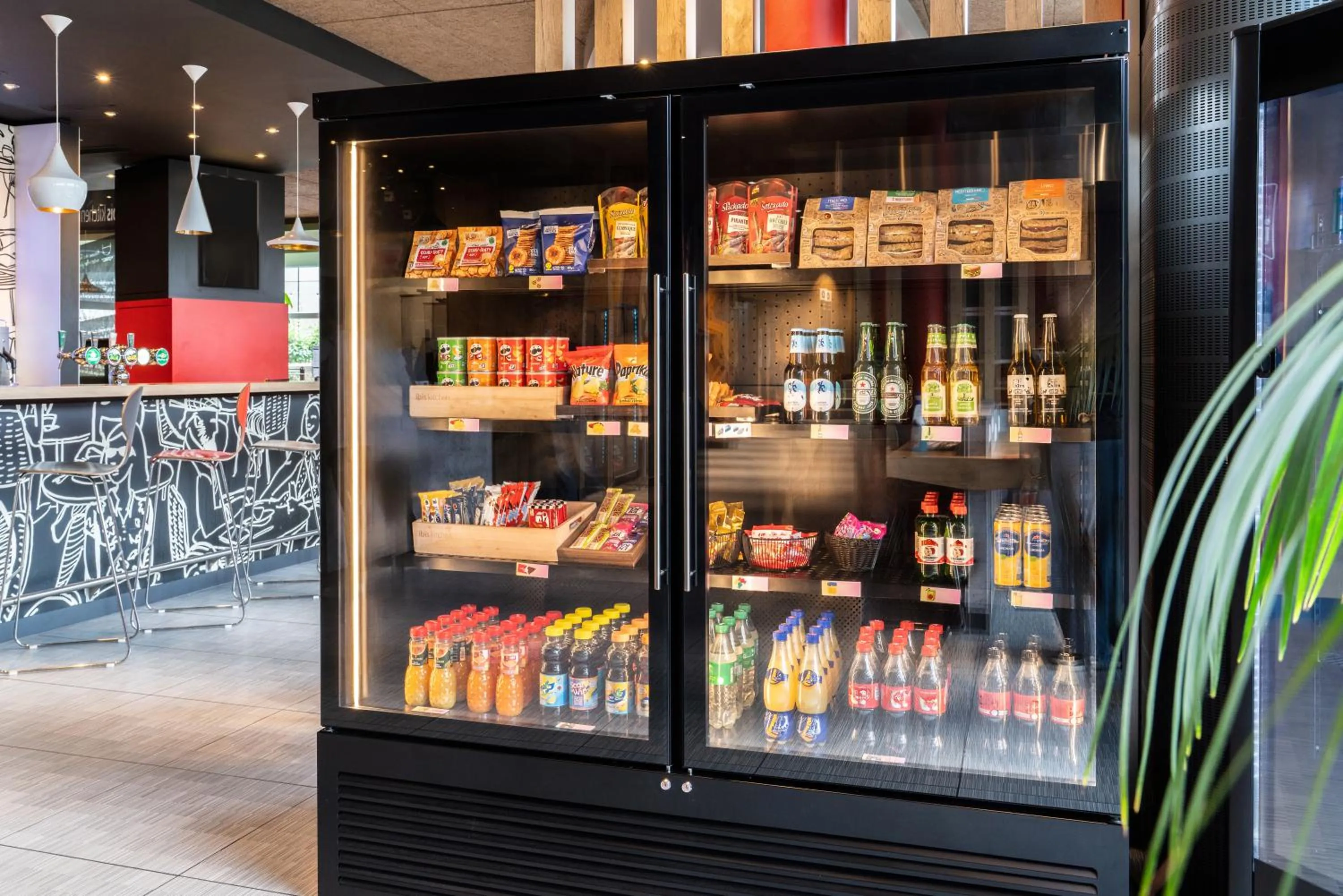 On-site shops in ibis Genève Aéroport