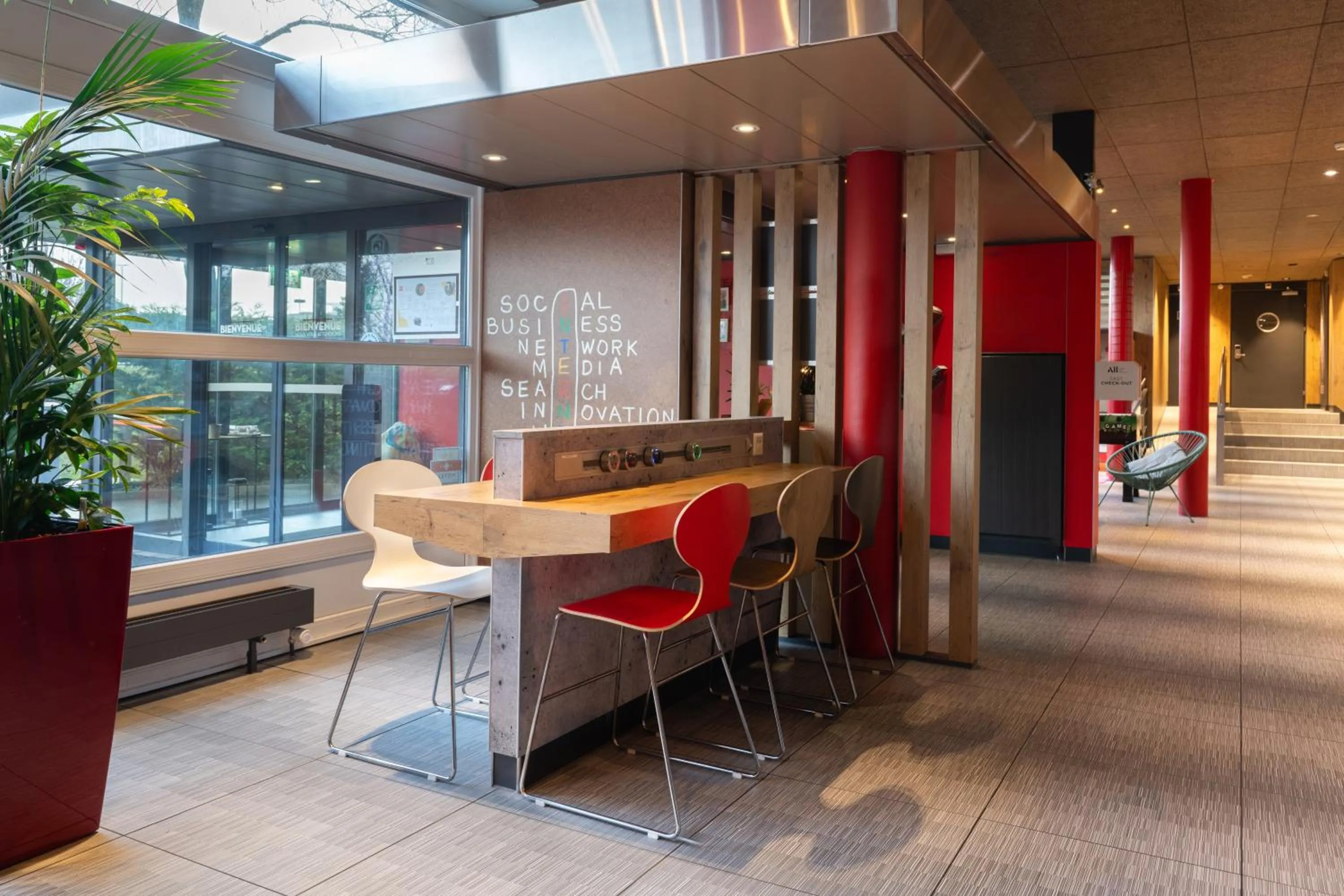 Seating area in ibis Genève Aéroport