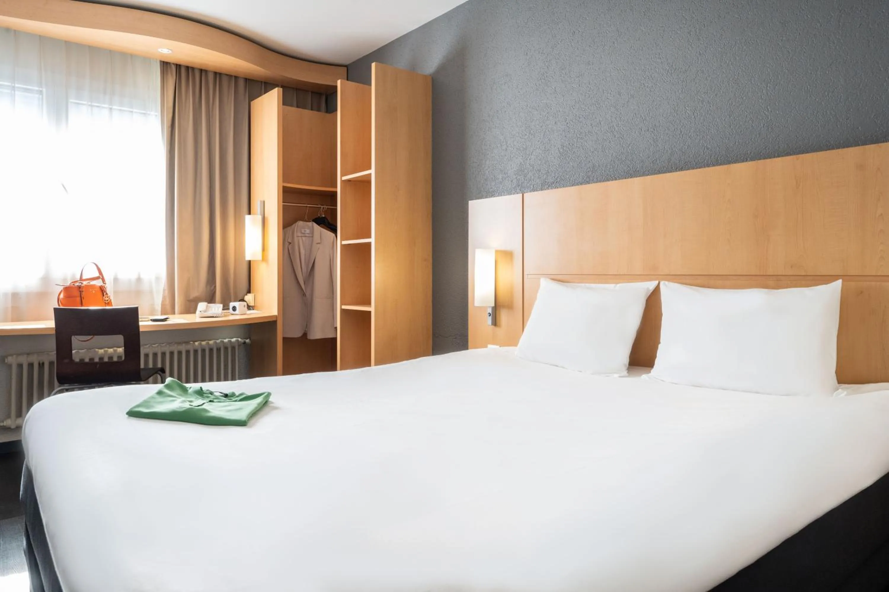 Bedroom, Bed in ibis Genève Centre Gare