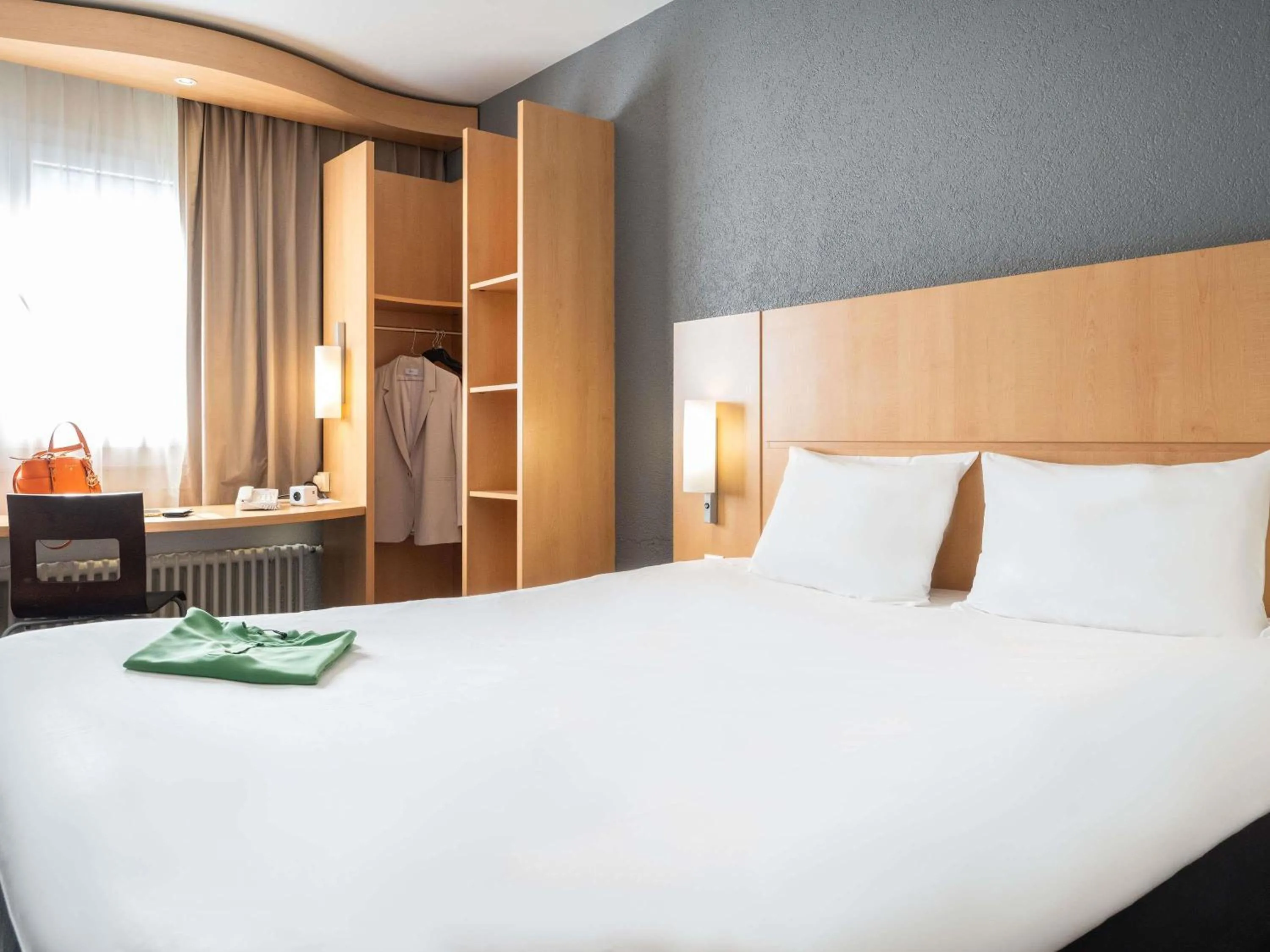 Bedroom, Bed in ibis Genève Centre Gare