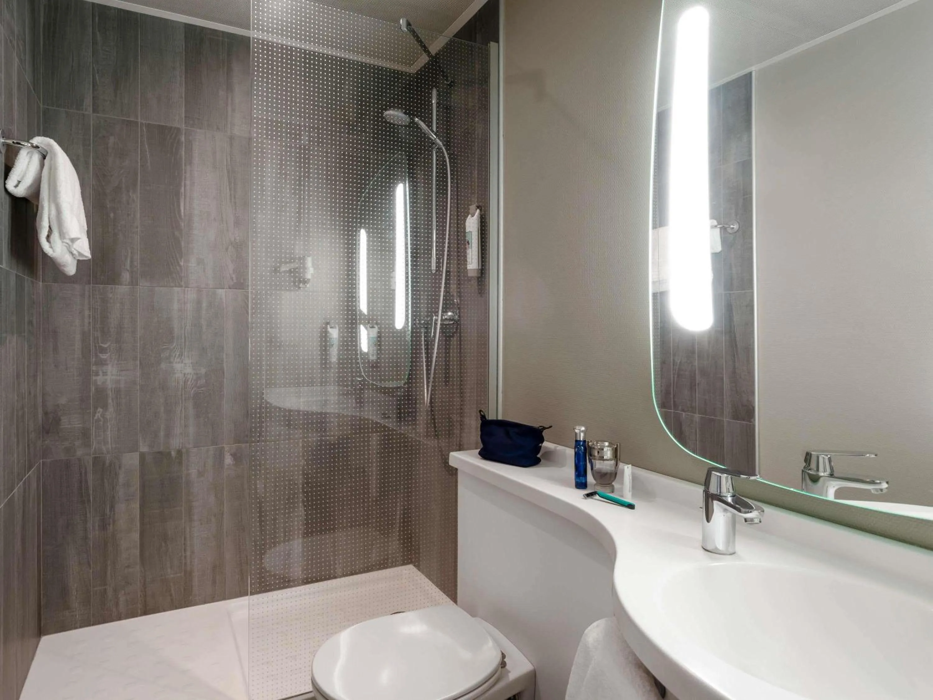 Bedroom in ibis Genève Centre Gare