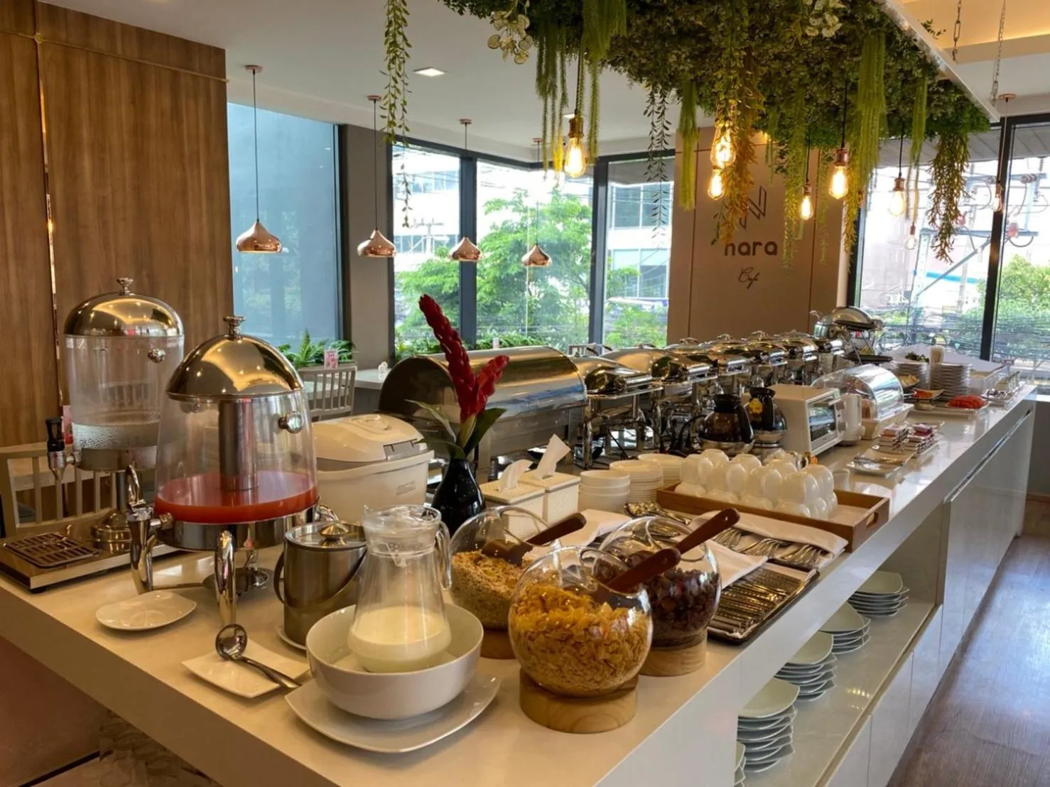 Restaurant/places to eat in Civic Horizon Hotel & Residence