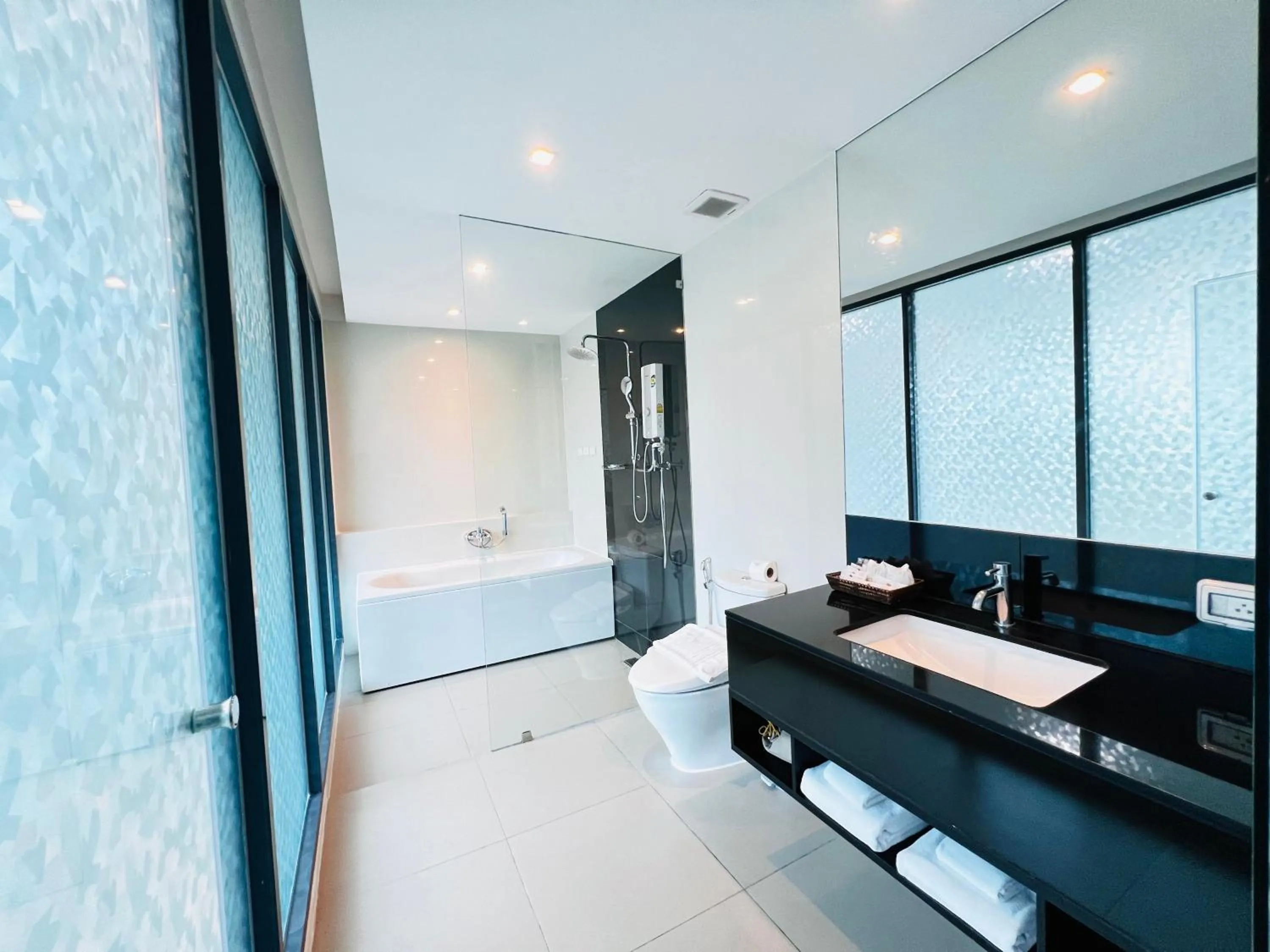 Shower in Civic Horizon Hotel & Residence