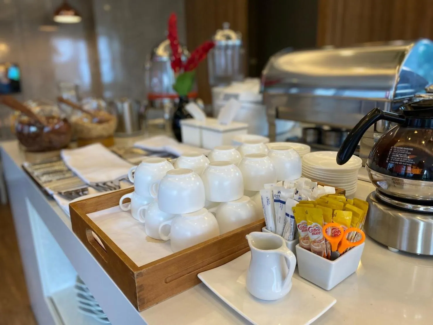 Restaurant/places to eat in Civic Horizon Hotel & Residence