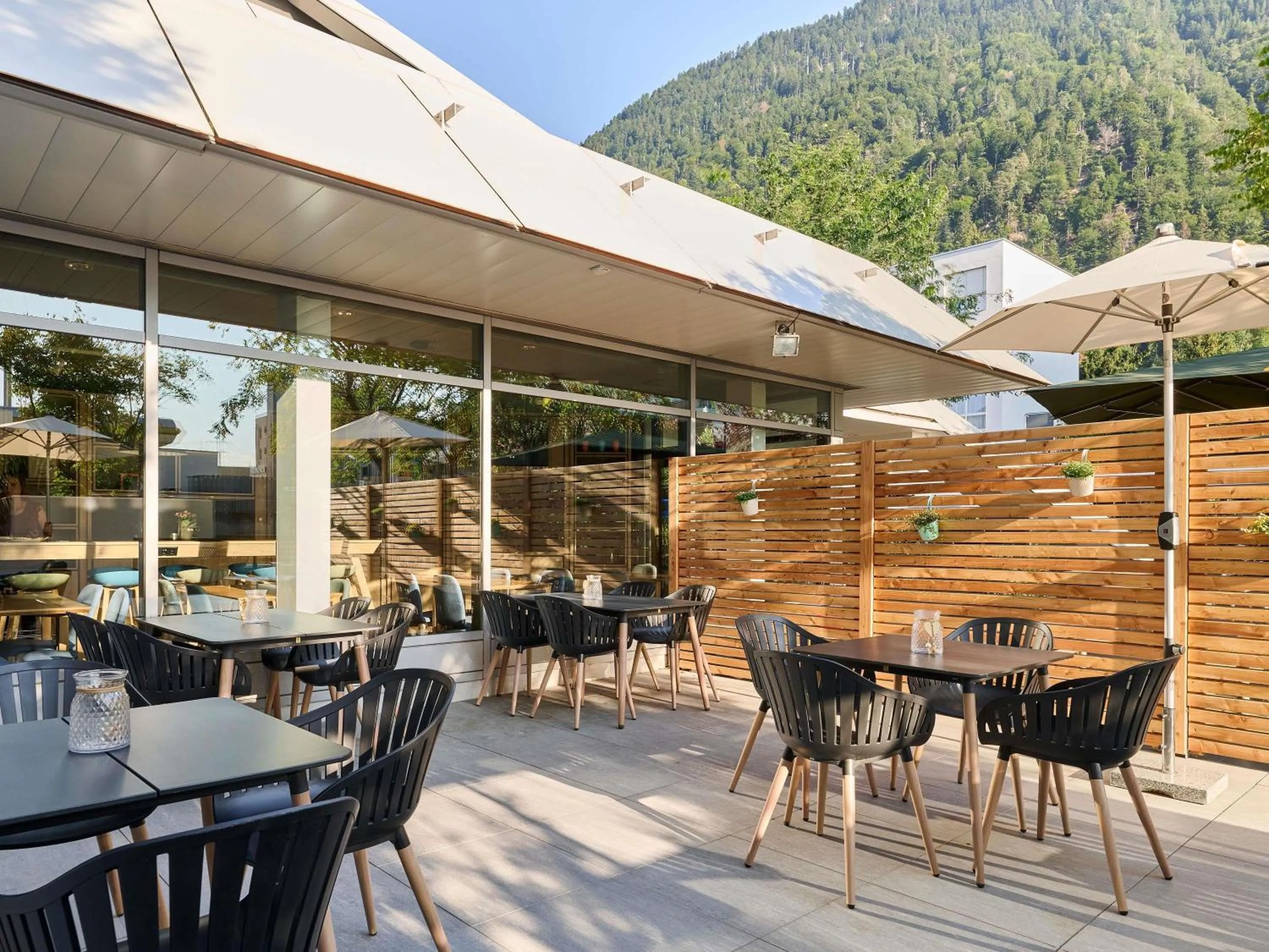 Lounge or bar in ibis Chur