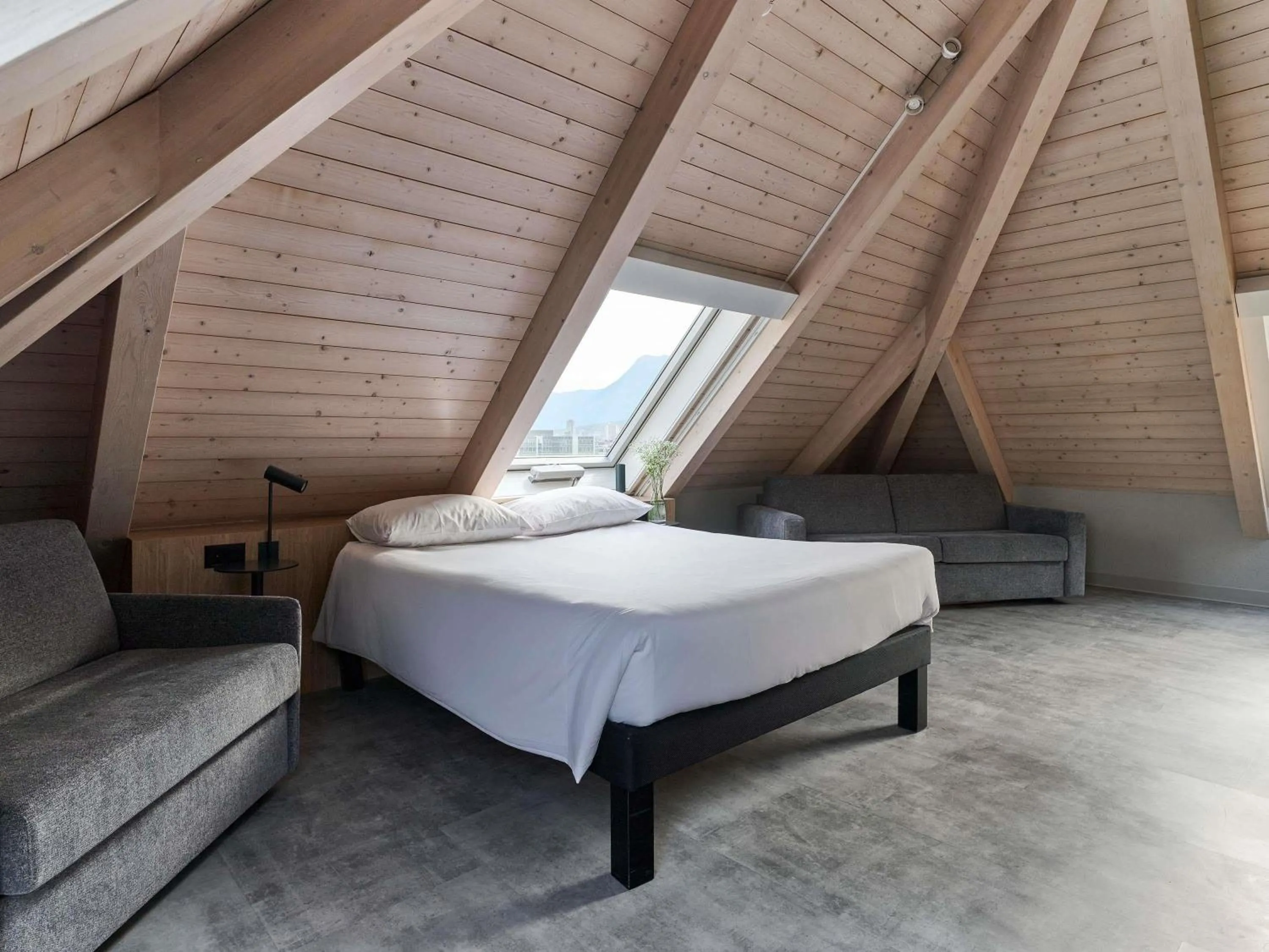 Bedroom, Bed in ibis Chur