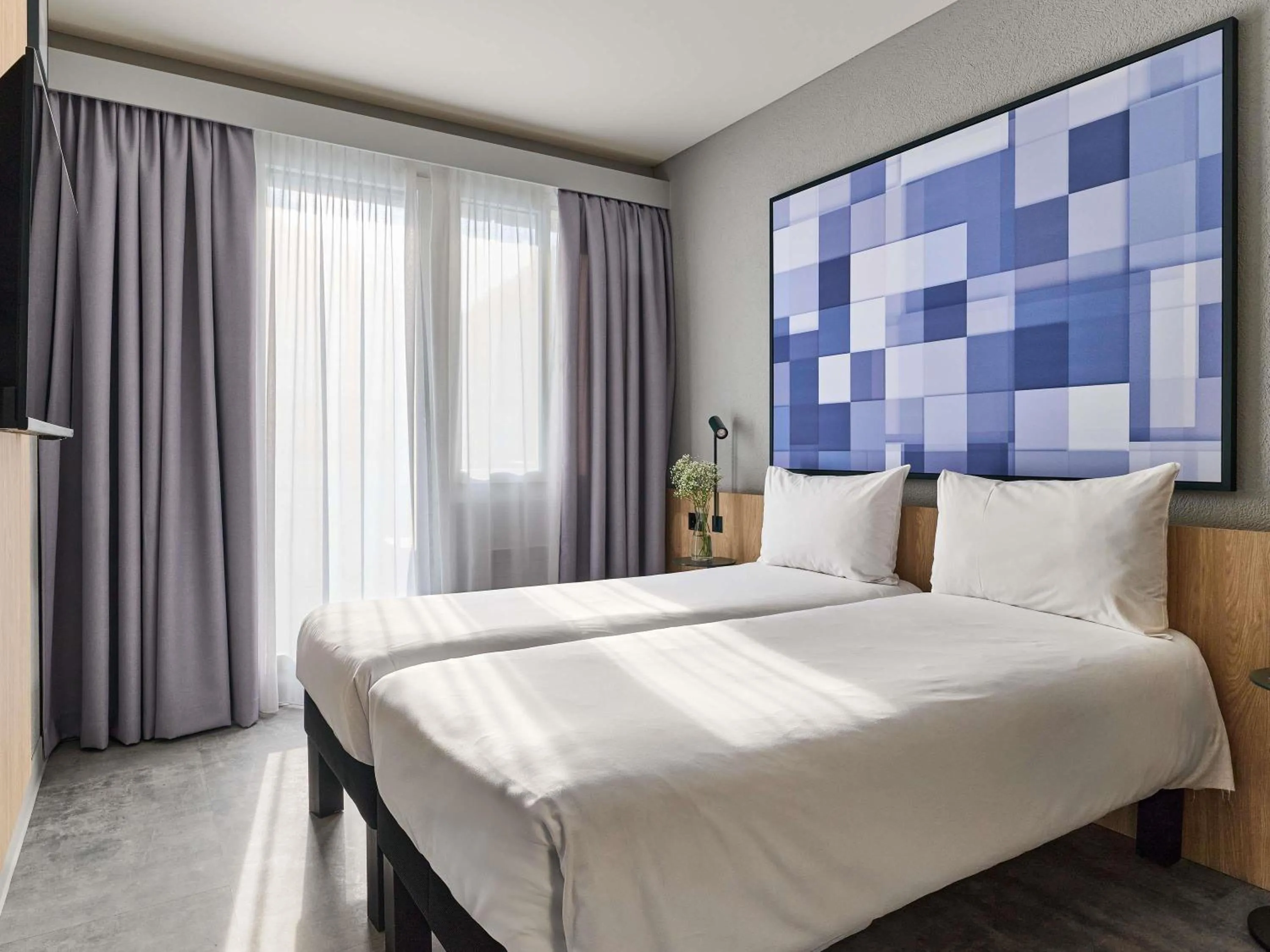 Bedroom, Bed in ibis Chur