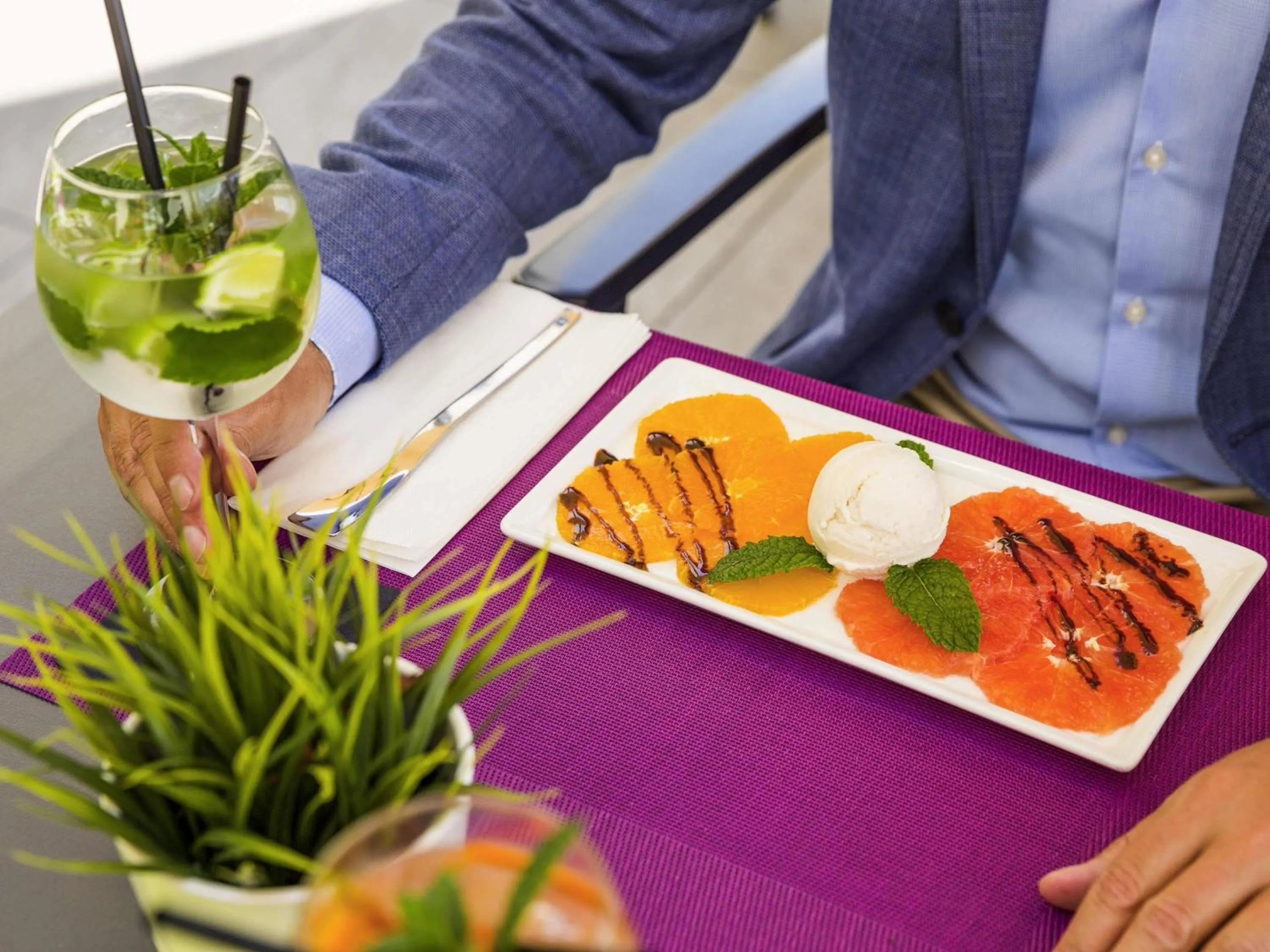 Restaurant/places to eat in ibis Lausanne Crissier