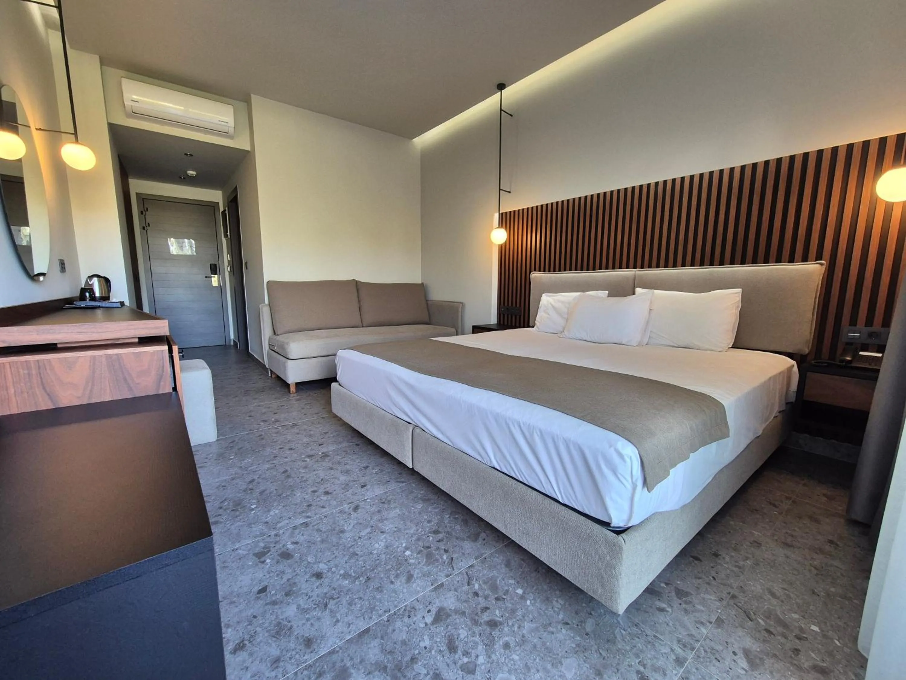 Photo of the whole room, Bed in Thassos Imperial Resort