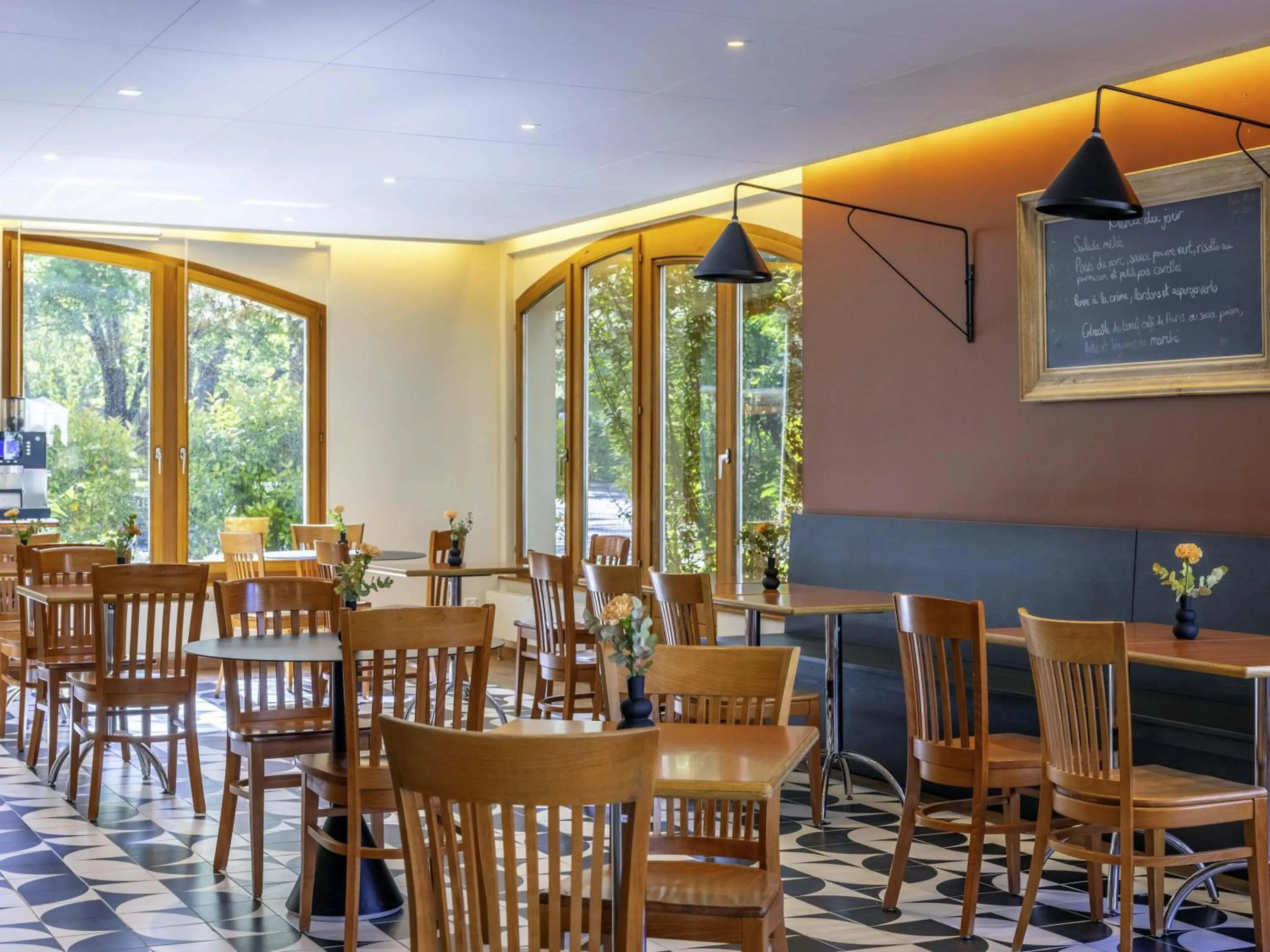 Lounge or bar in Ibis Sion