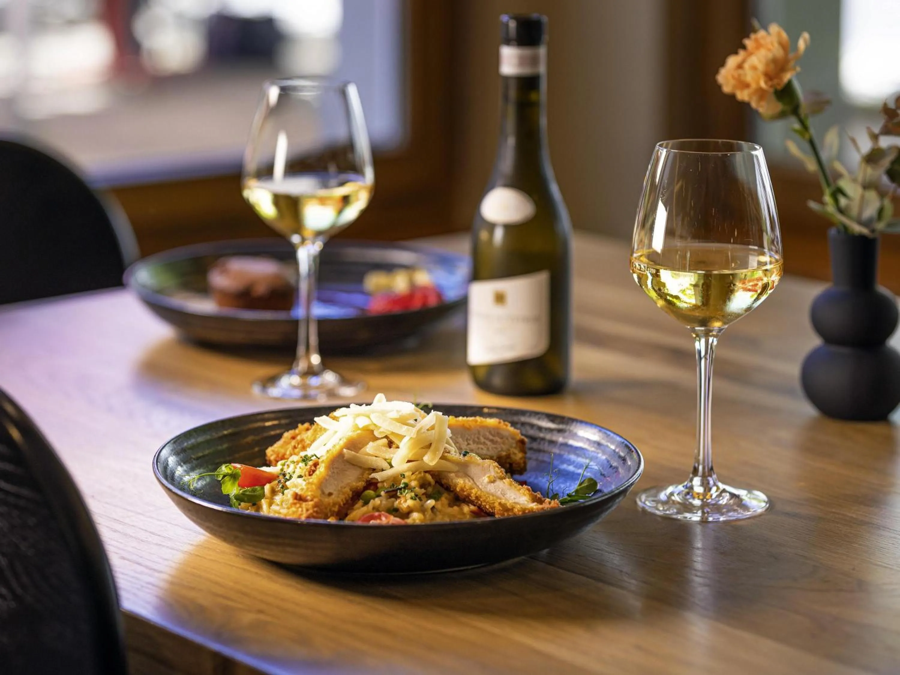 Restaurant/places to eat in Ibis Sion