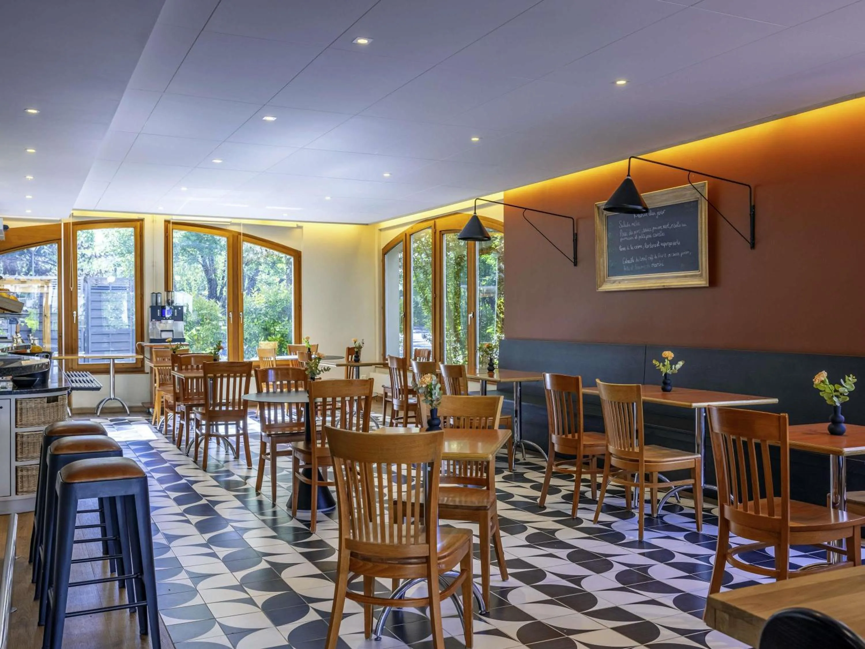 Property building in Ibis Sion