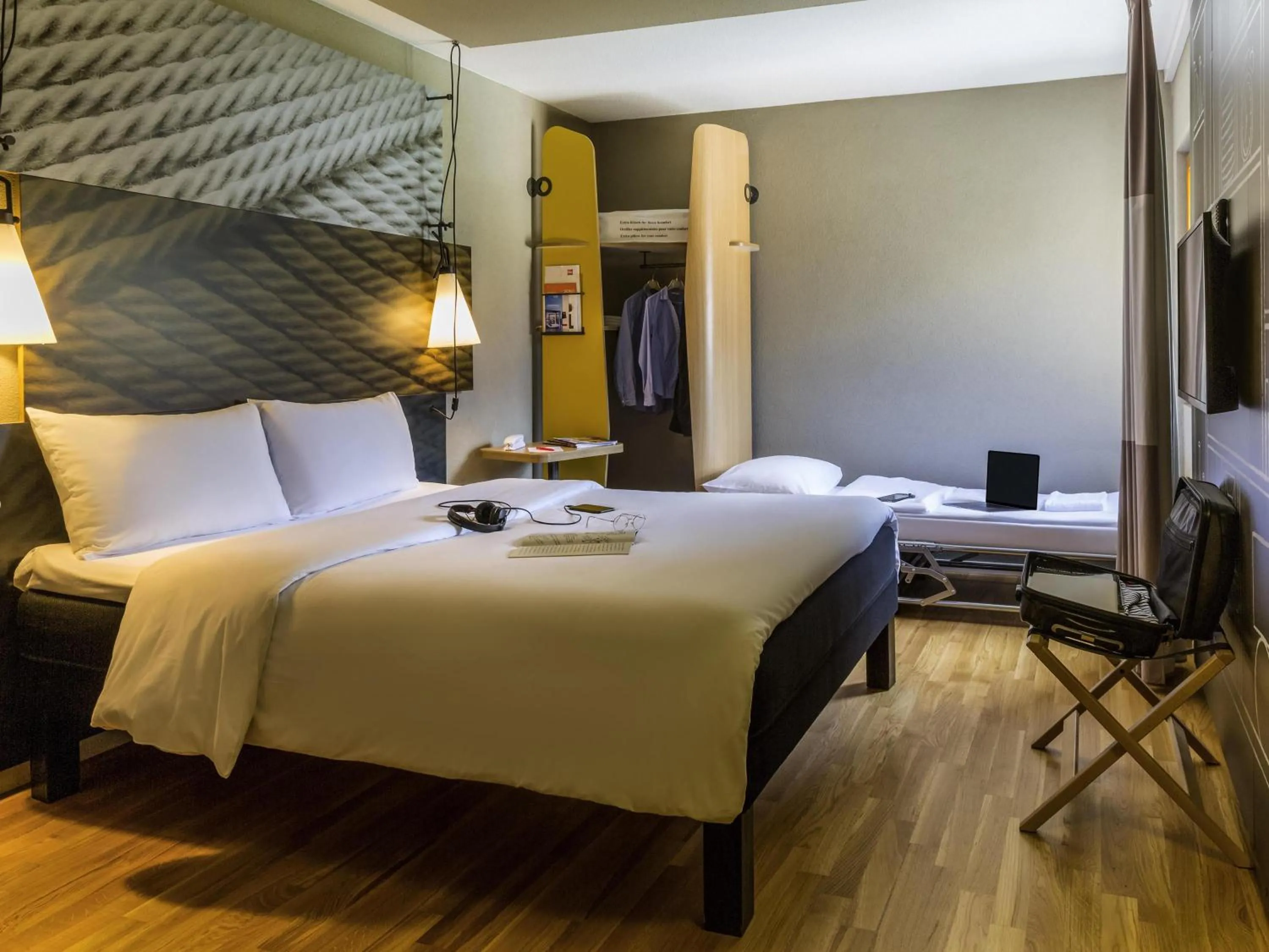 Bedroom, Bed in Ibis Sion