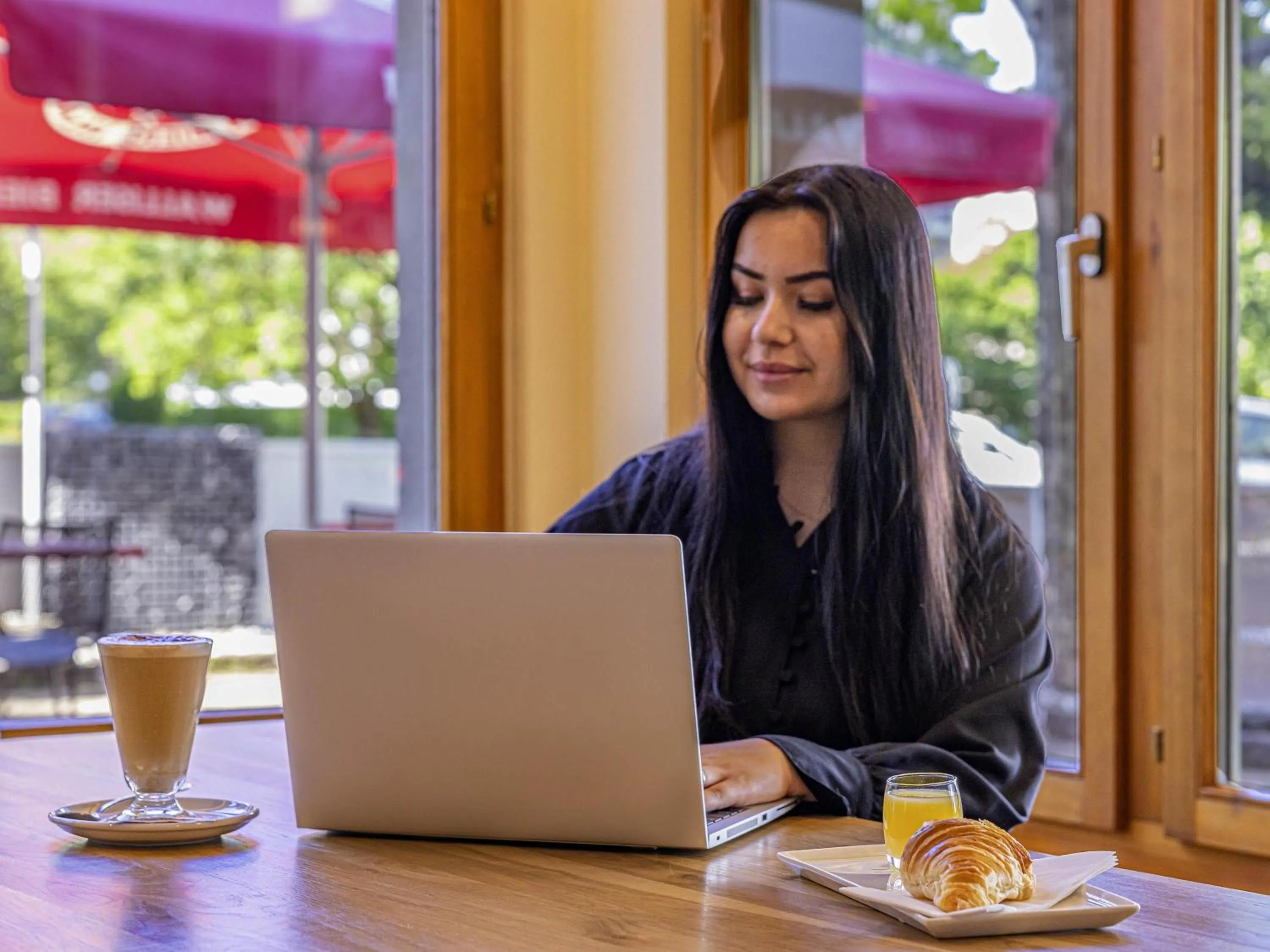 Restaurant/places to eat in Ibis Sion