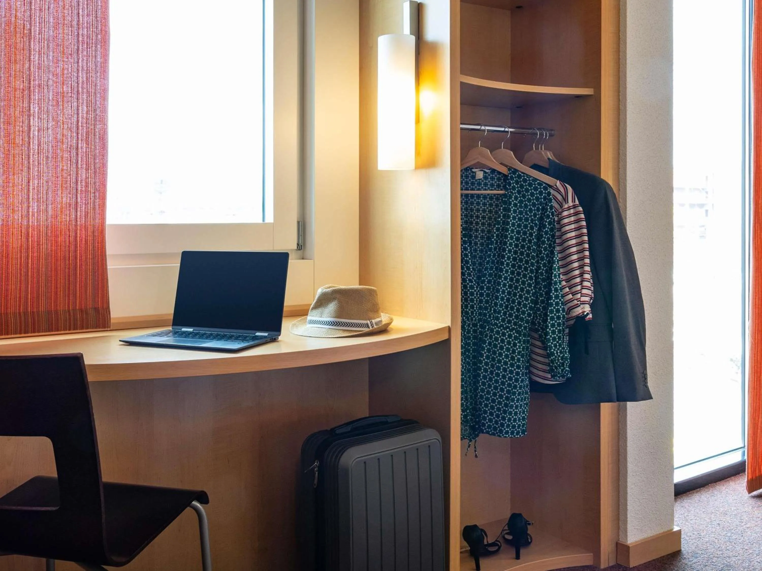 Bedroom in ibis Basel Bahnhof