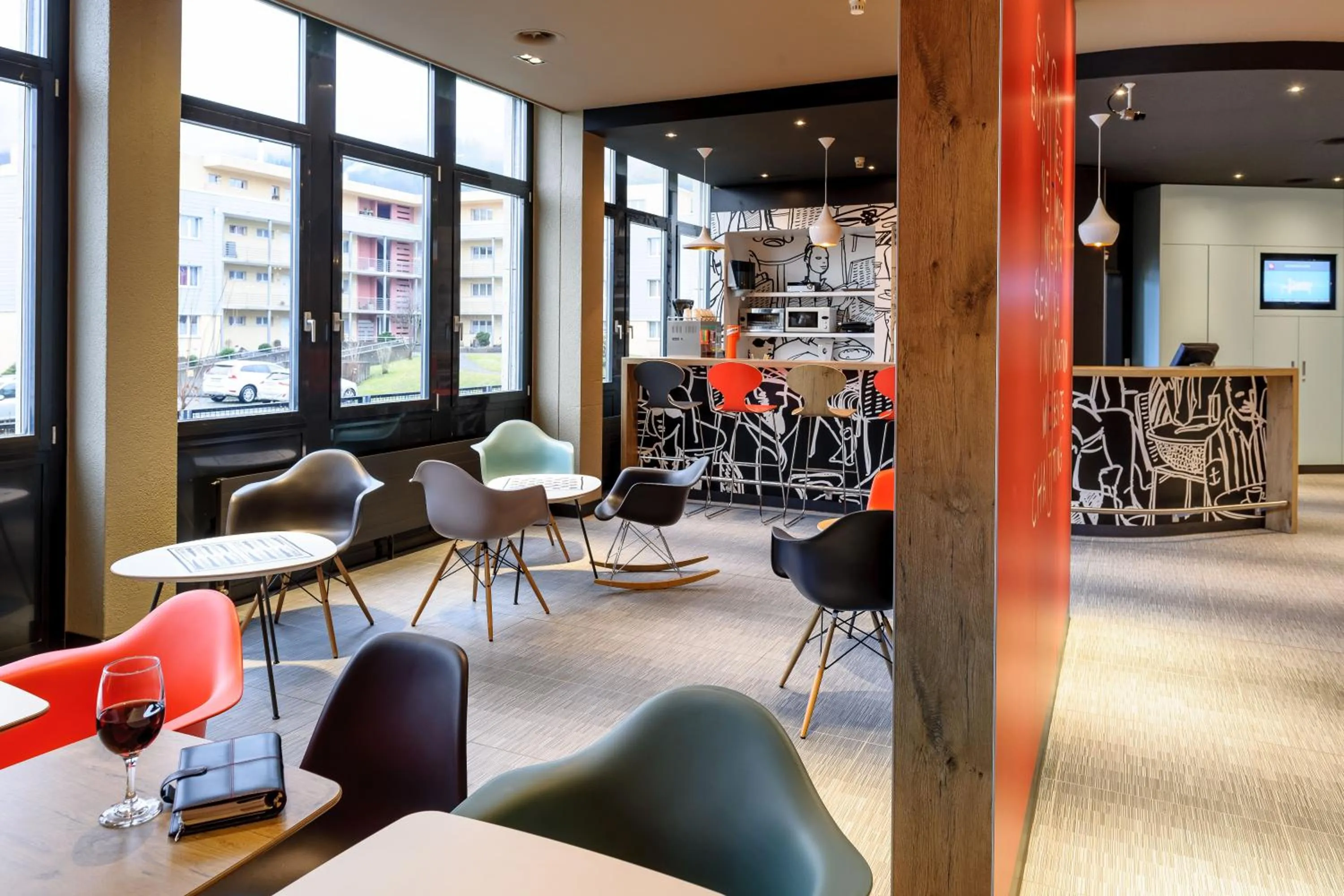 Lounge or bar in ibis Luzern Kriens