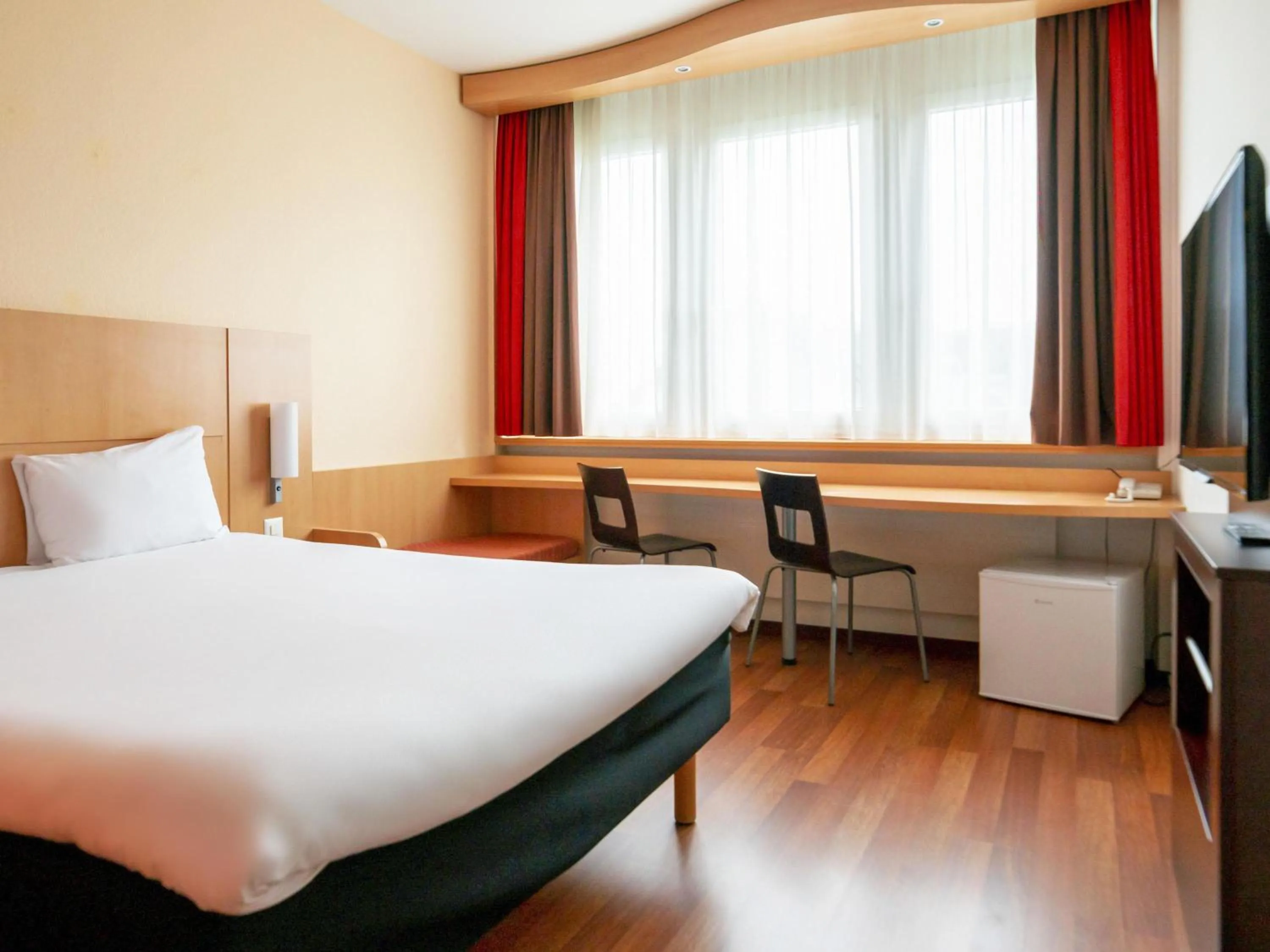 Bedroom, Bed in ibis Luzern Kriens