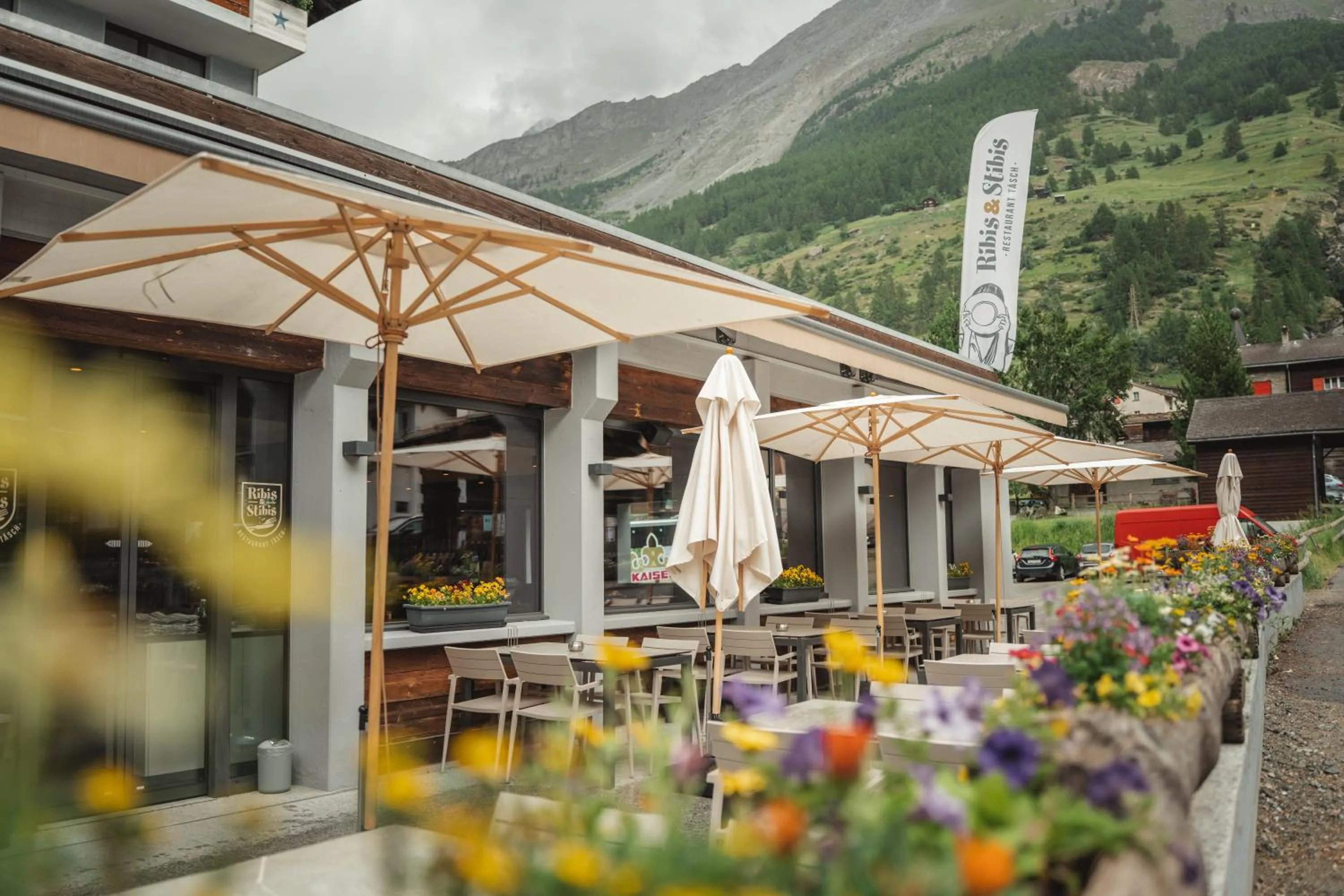 Patio in Hotel Matterhorn Inn